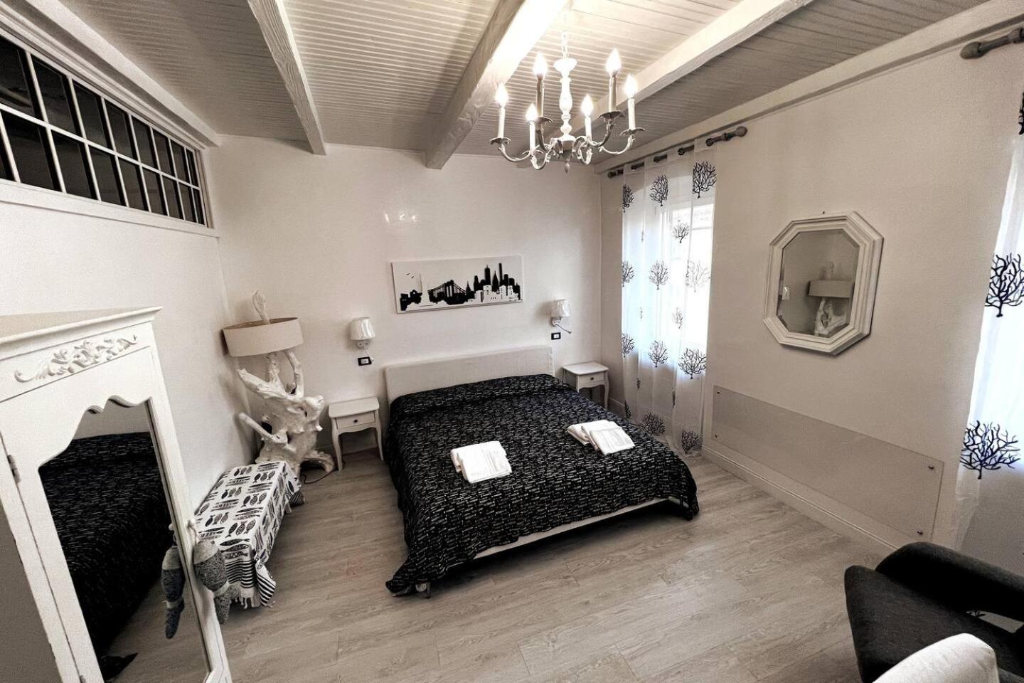 DELuxe 4 Bedrooms in Fegina Monterosso