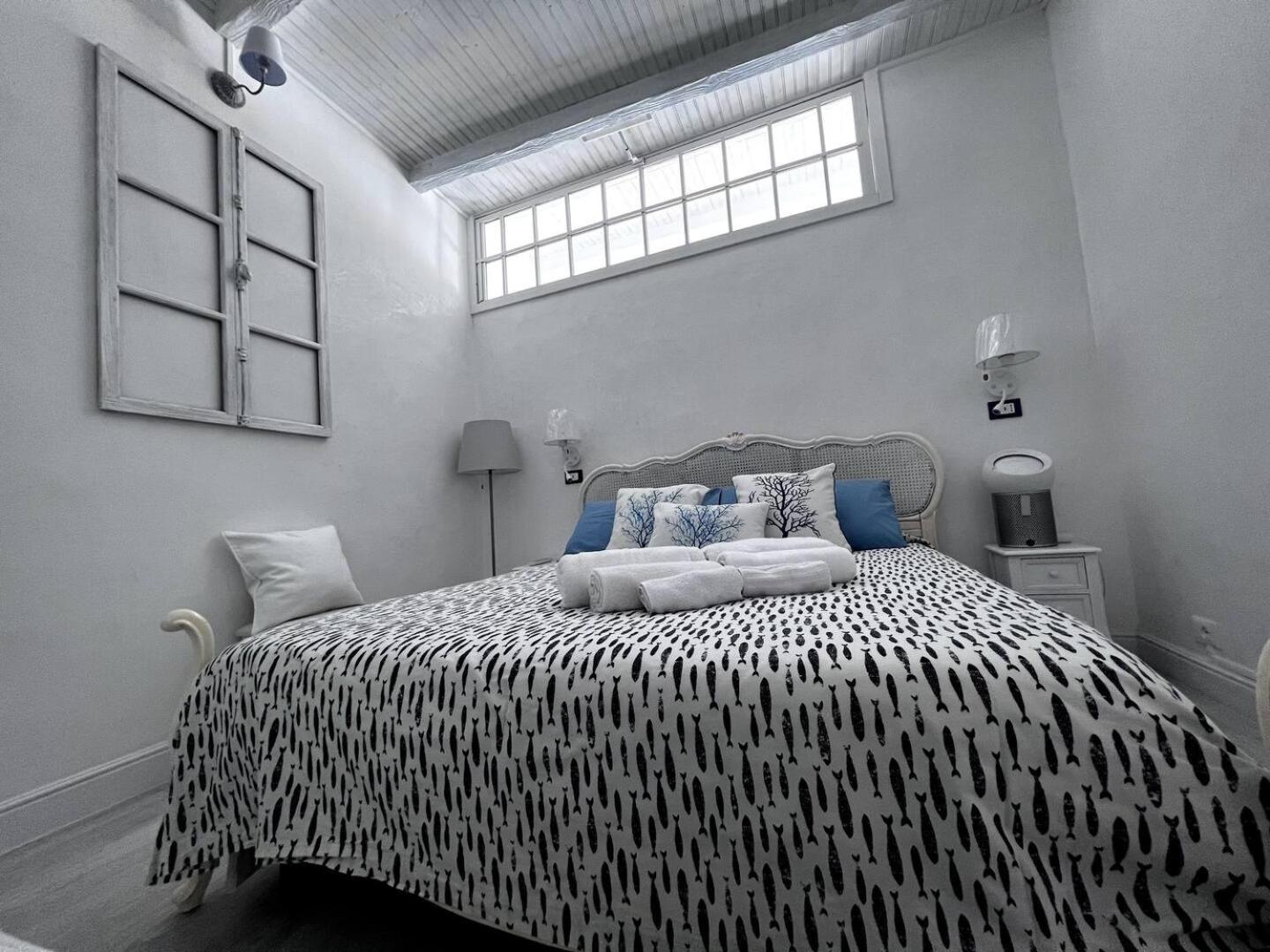 DELuxe 4 Bedrooms in Fegina Monterosso