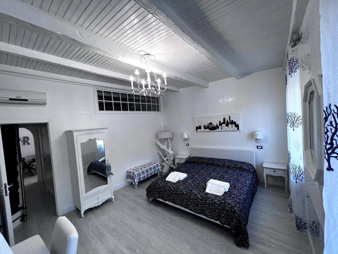 DELuxe 4 Bedrooms in Fegina Monterosso
