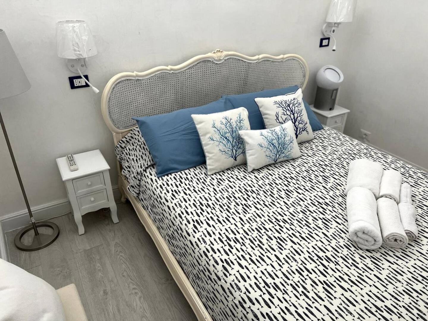 DELuxe 4 Bedrooms in Fegina Monterosso