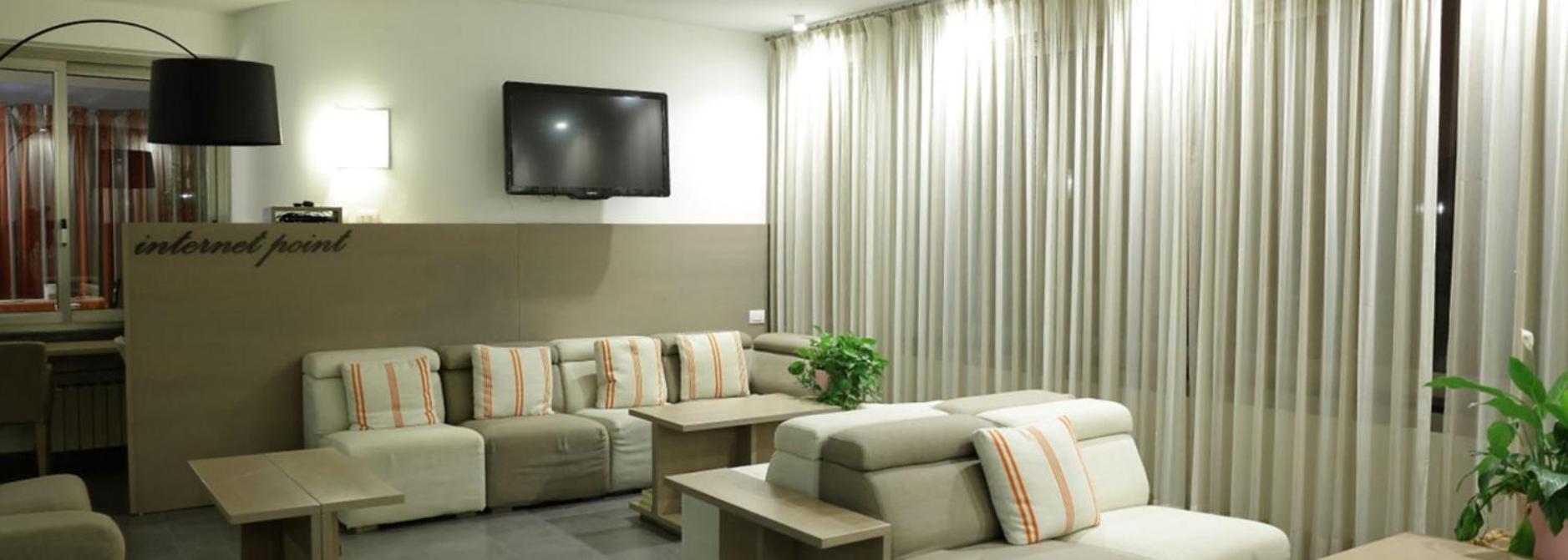 DELuxe 4 Bedrooms in Fegina Monterosso