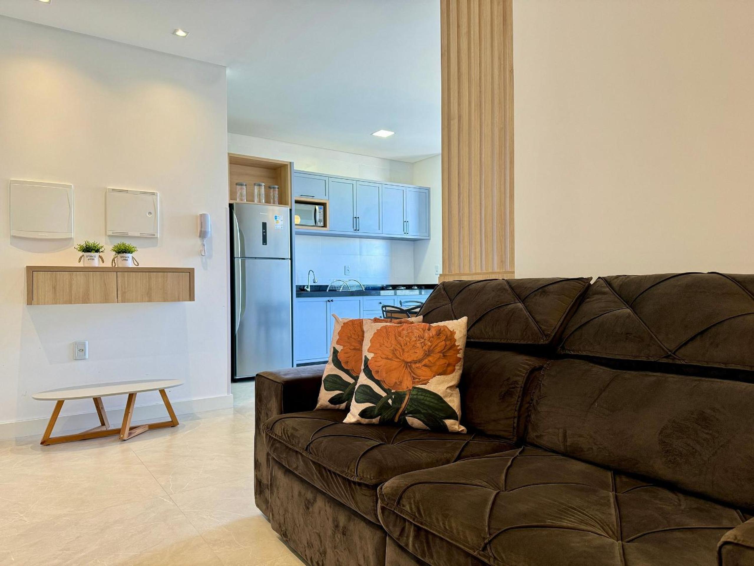Excelente apartamento em Bombas com piscina