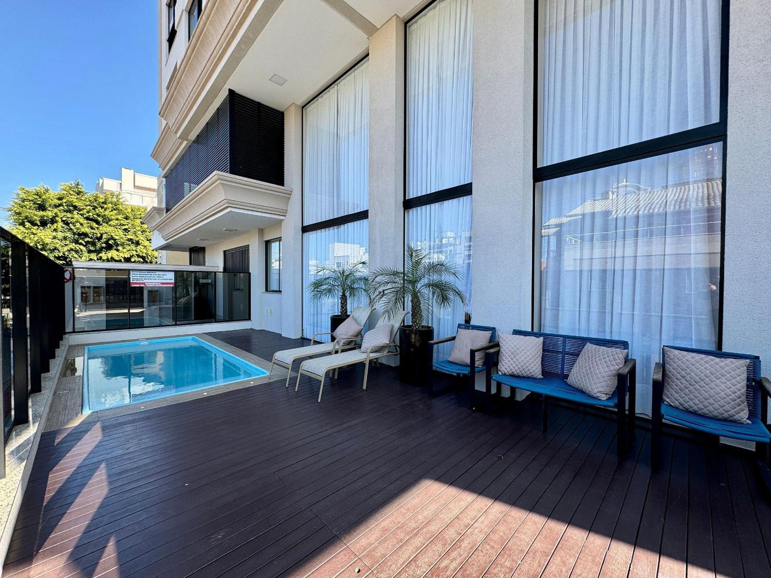 Excelente apartamento em Bombas com piscina