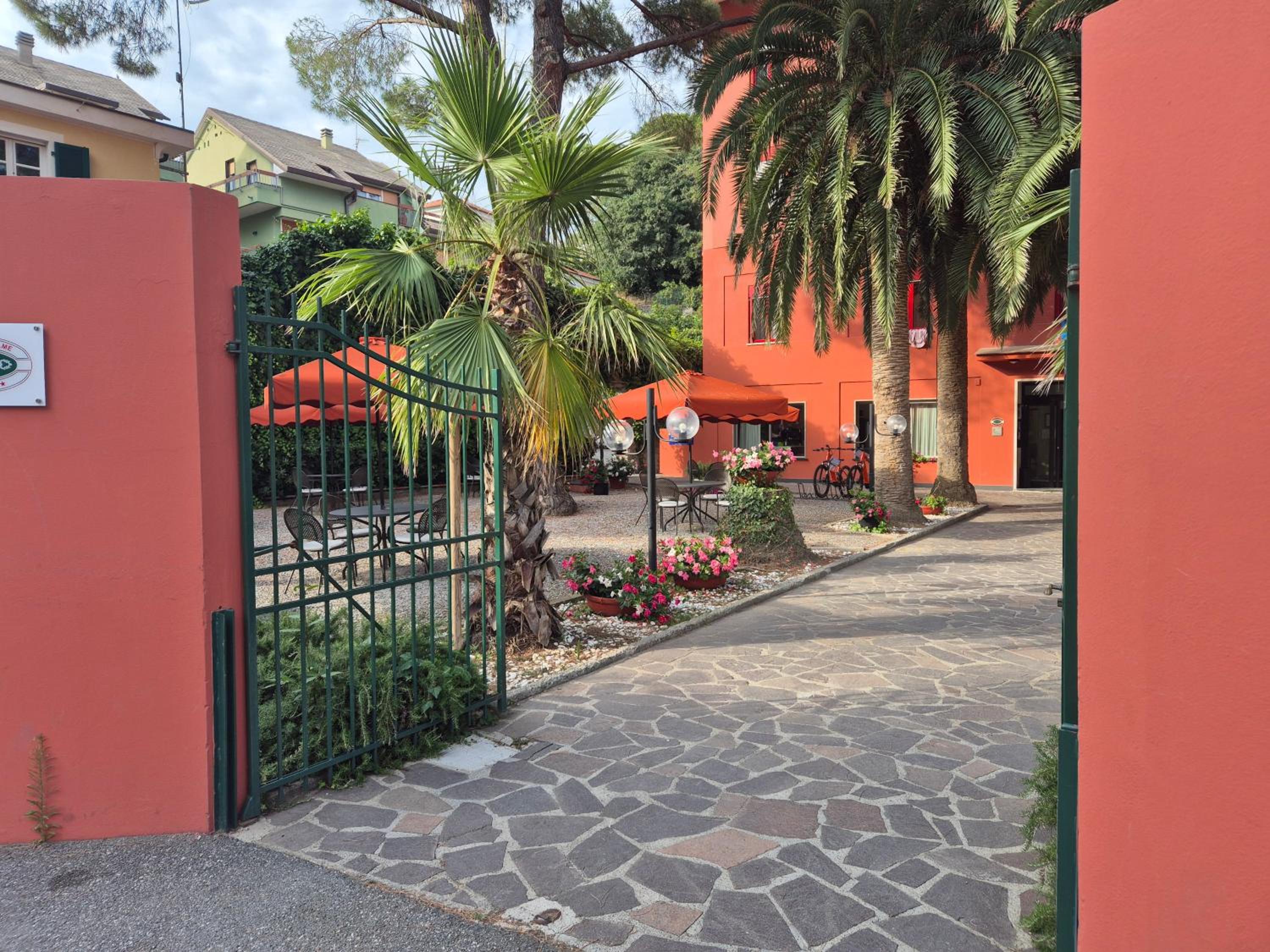 DELuxe 4 Bedrooms in Fegina Monterosso