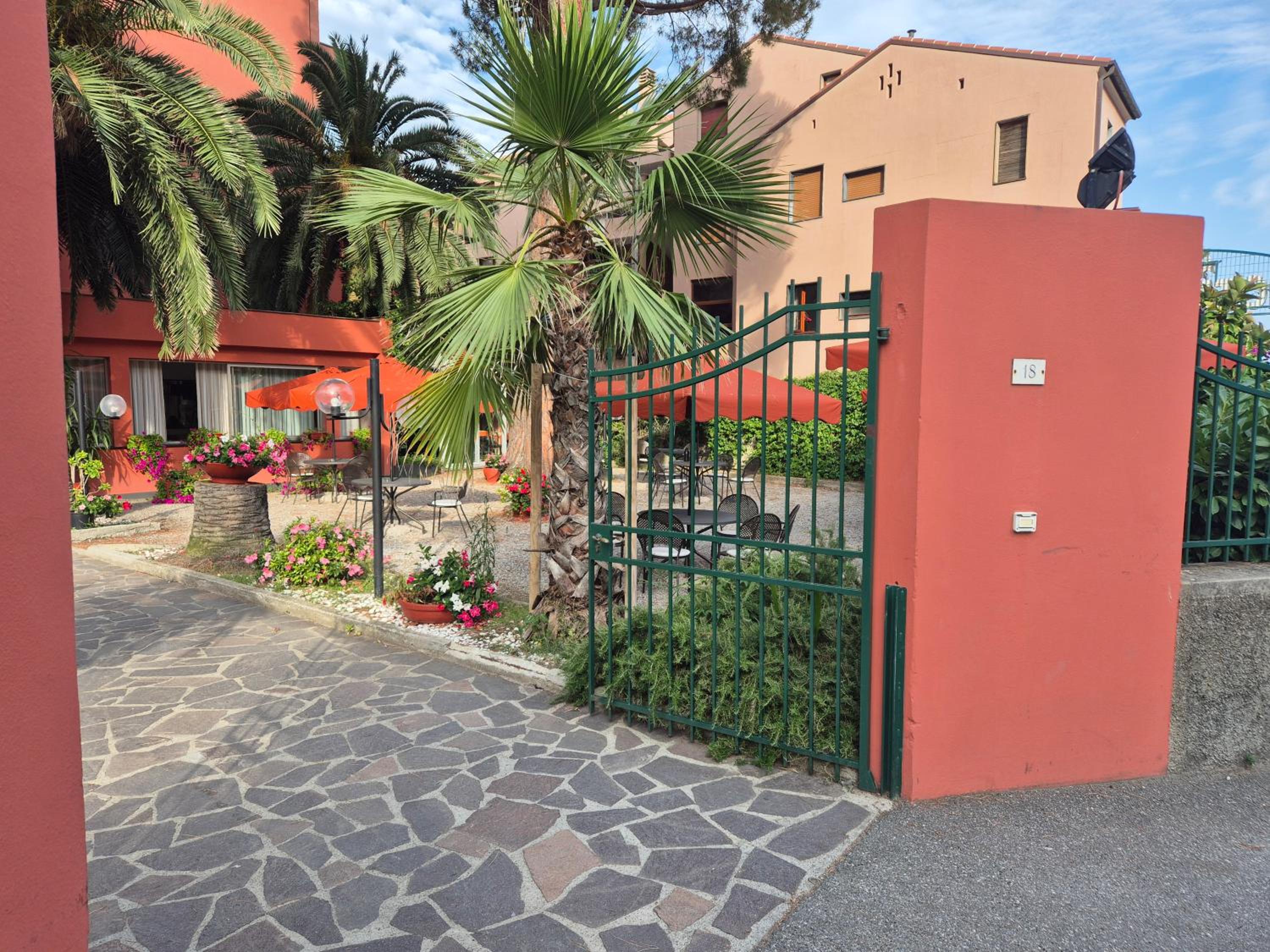 DELuxe 4 Bedrooms in Fegina Monterosso