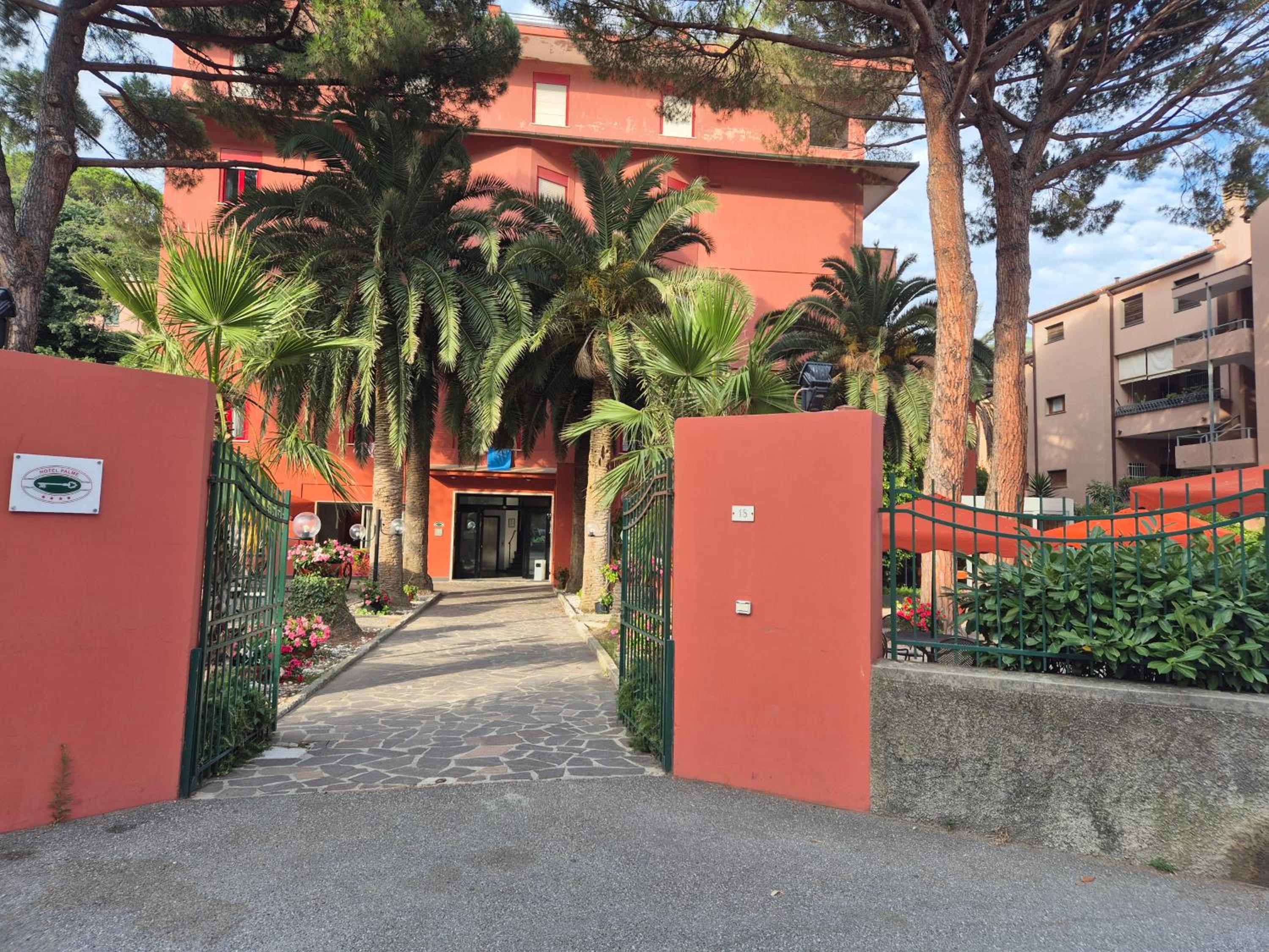 DELuxe 4 Bedrooms in Fegina Monterosso