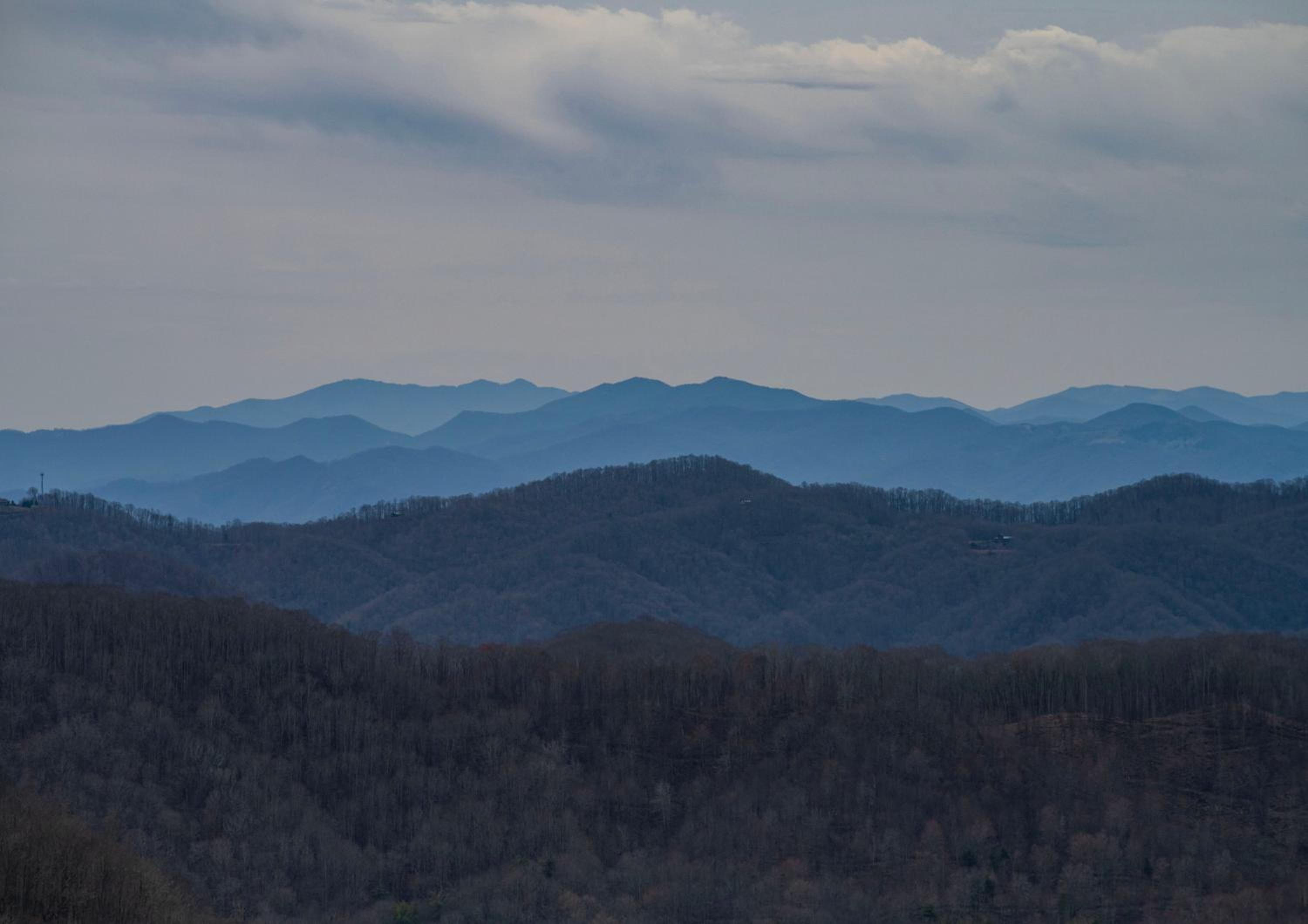 Whiskey Hills - Newly Remodeled Luxury Cabin with Hot Tub, Incredible Views close to Asheville, walk to Hatley Pointe & Ski! view 4