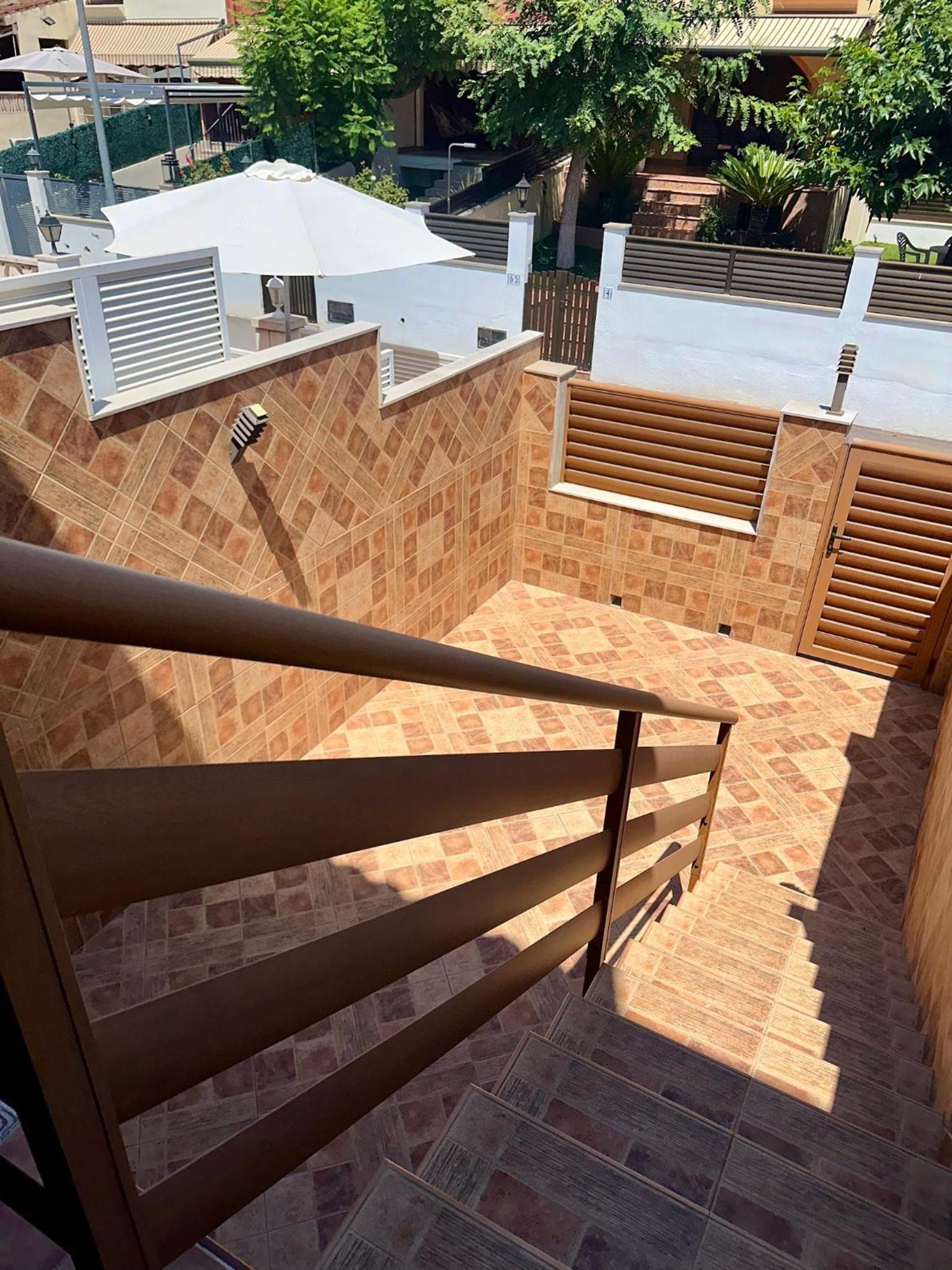 Adosado con piscina y parking