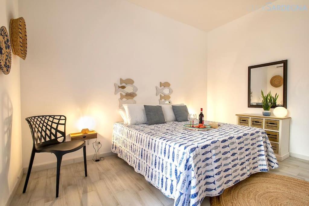 HiddenGarden apartment with garden and jacuzzi in the center of the city of Alghero