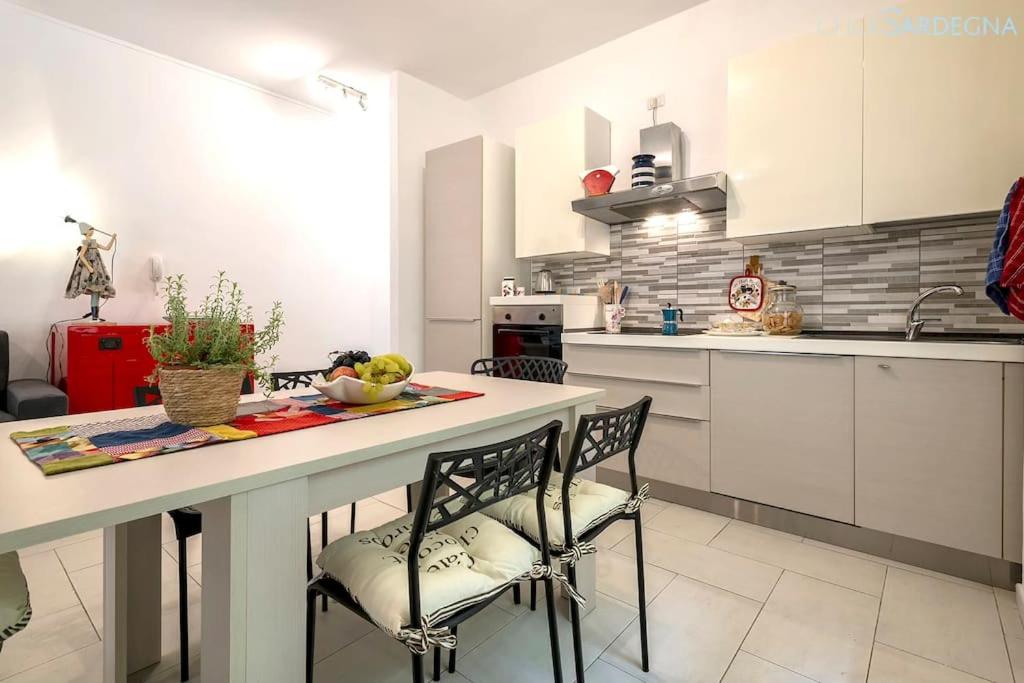 HiddenGarden apartment with garden and jacuzzi in the center of the city of Alghero