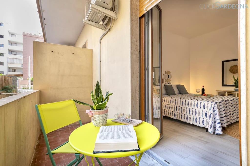 HiddenGarden apartment with garden and jacuzzi in the center of the city of Alghero