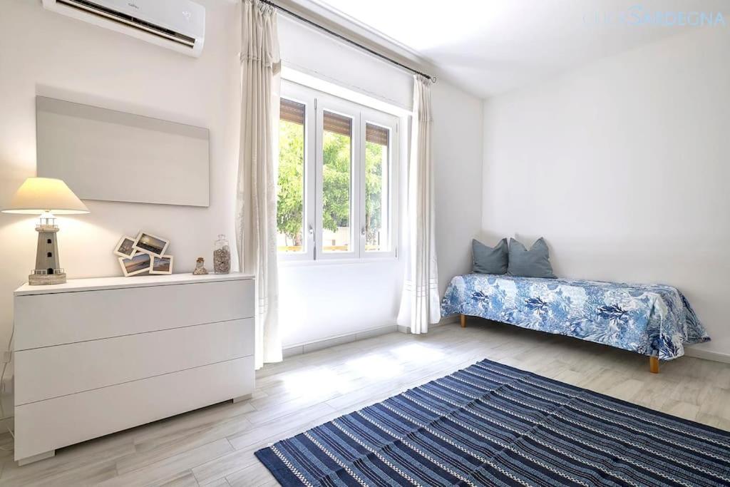 HiddenGarden apartment with garden and jacuzzi in the center of the city of Alghero