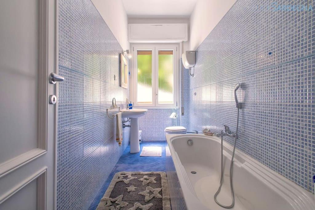 HiddenGarden apartment with garden and jacuzzi in the center of the city of Alghero