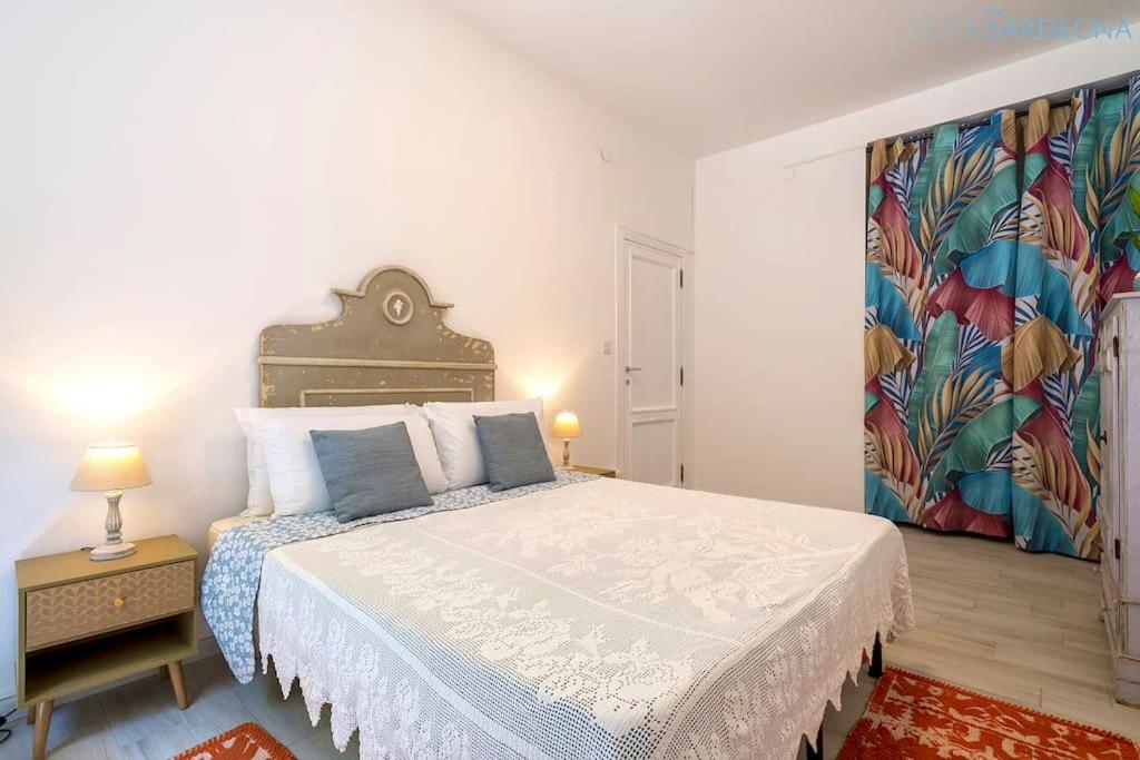 HiddenGarden apartment with garden and jacuzzi in the center of the city of Alghero