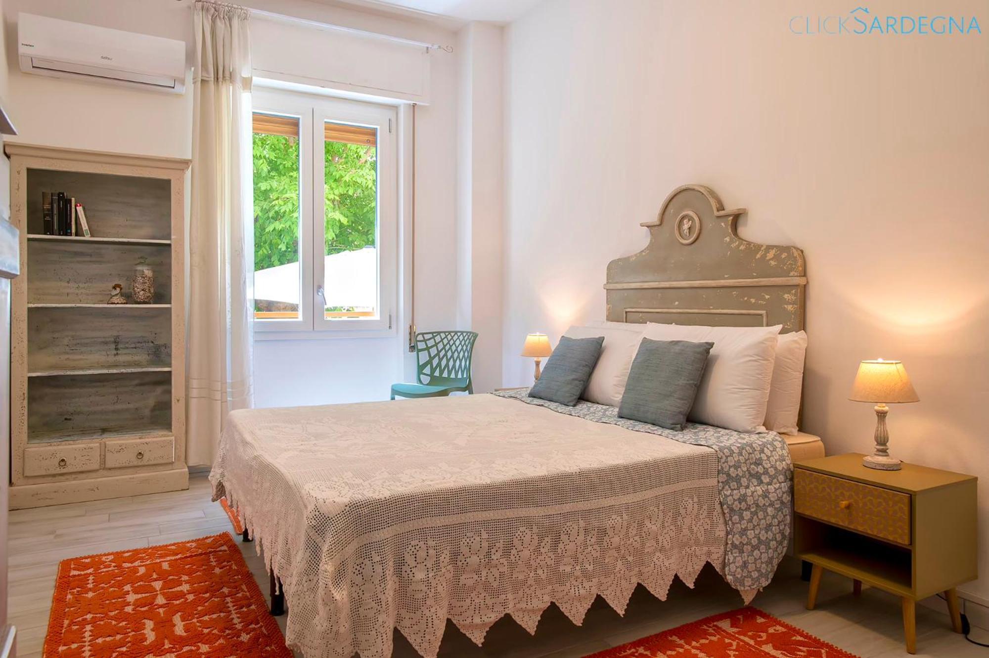 HiddenGarden apartment with garden and jacuzzi in the center of the city of Alghero