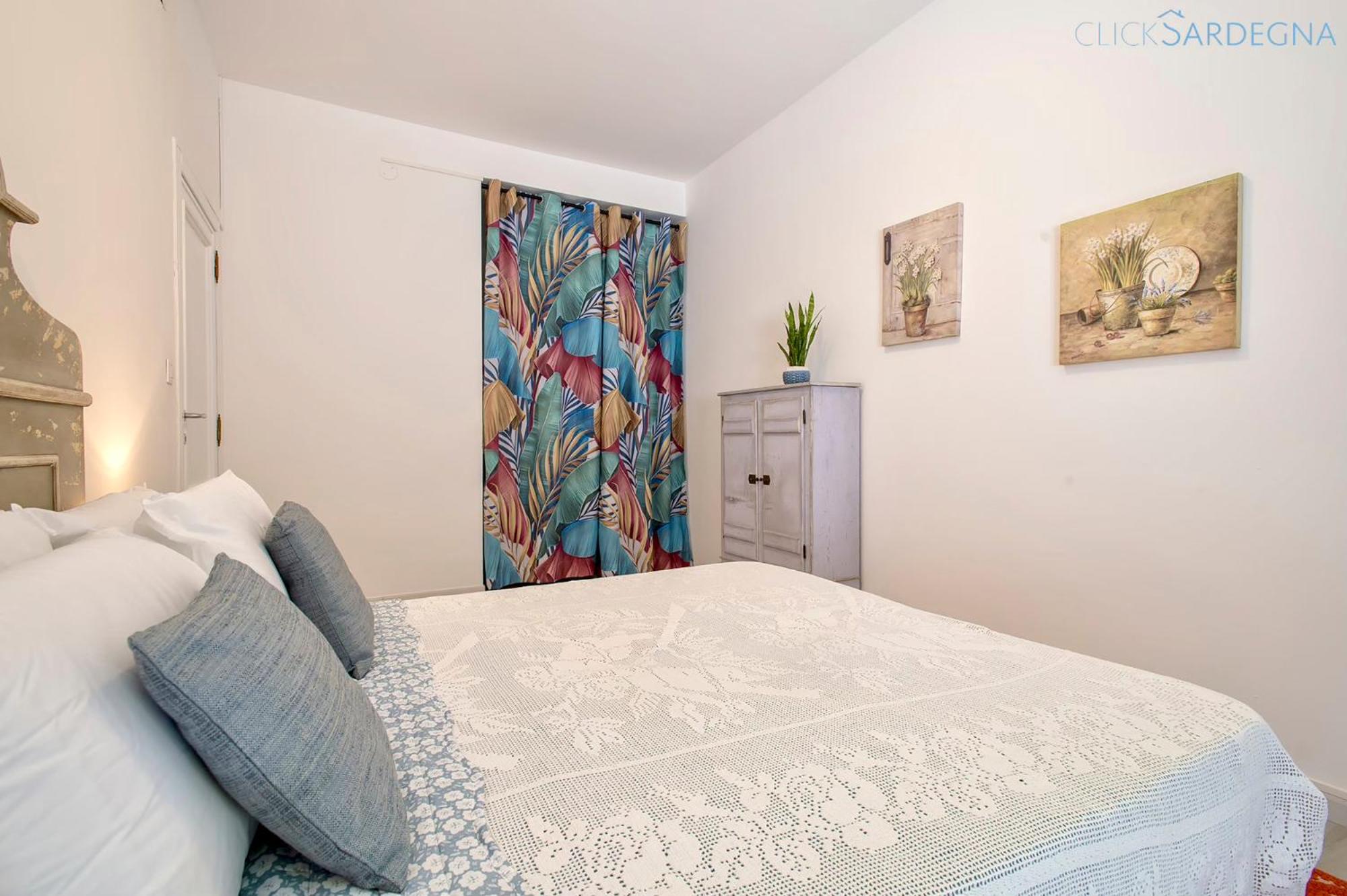 HiddenGarden apartment with garden and jacuzzi in the center of the city of Alghero