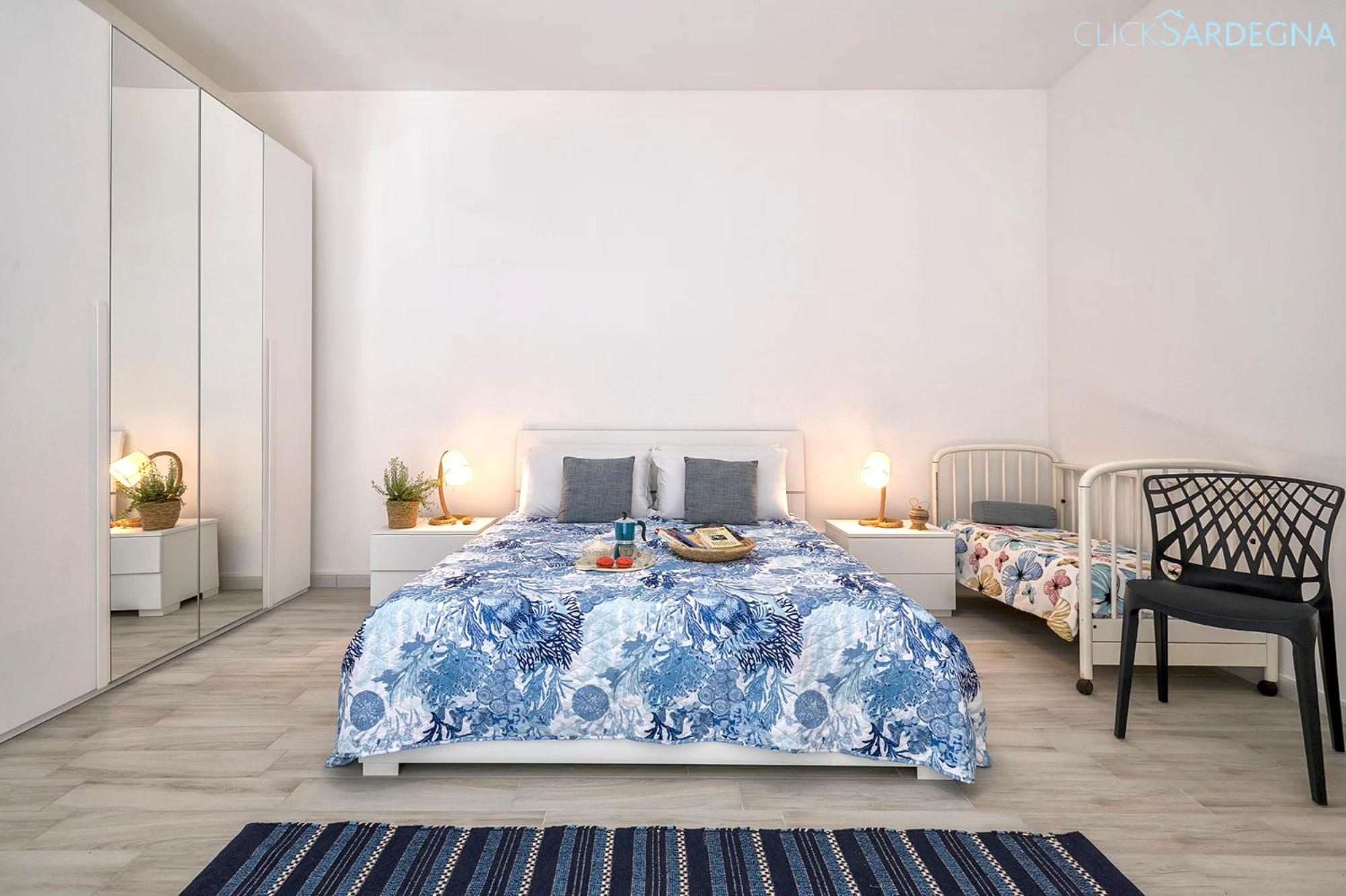 HiddenGarden apartment with garden and jacuzzi in the center of the city of Alghero