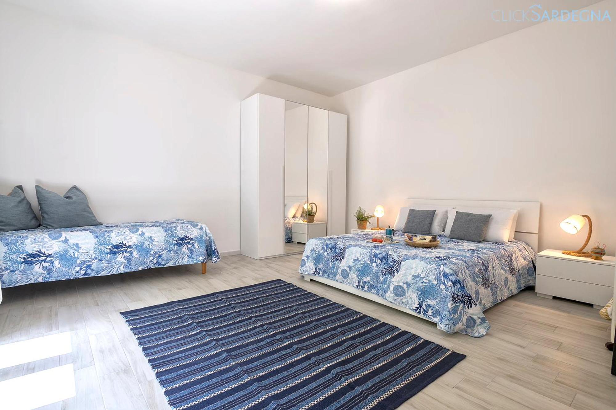 HiddenGarden apartment with garden and jacuzzi in the center of the city of Alghero