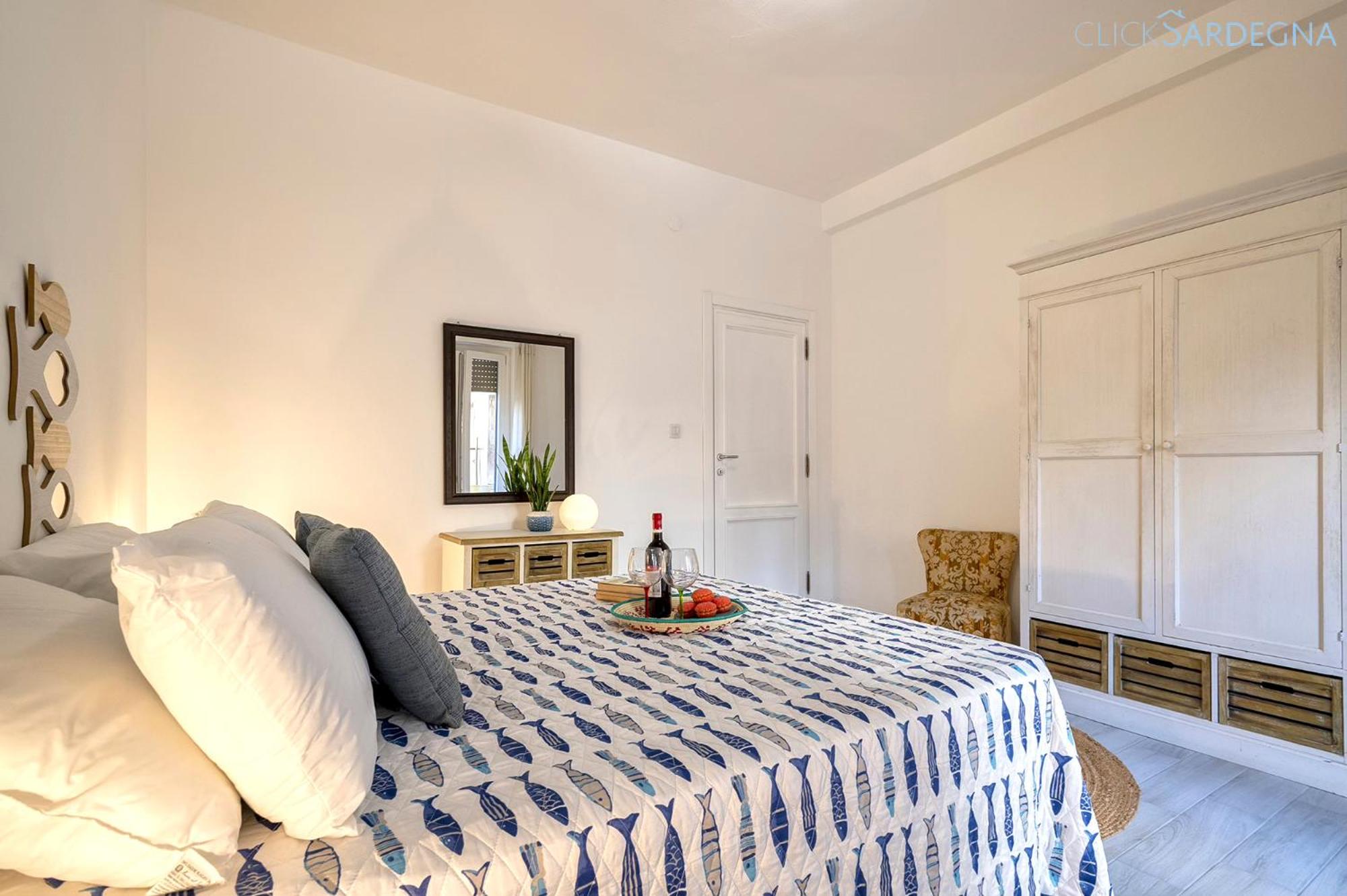 HiddenGarden apartment with garden and jacuzzi in the center of the city of Alghero