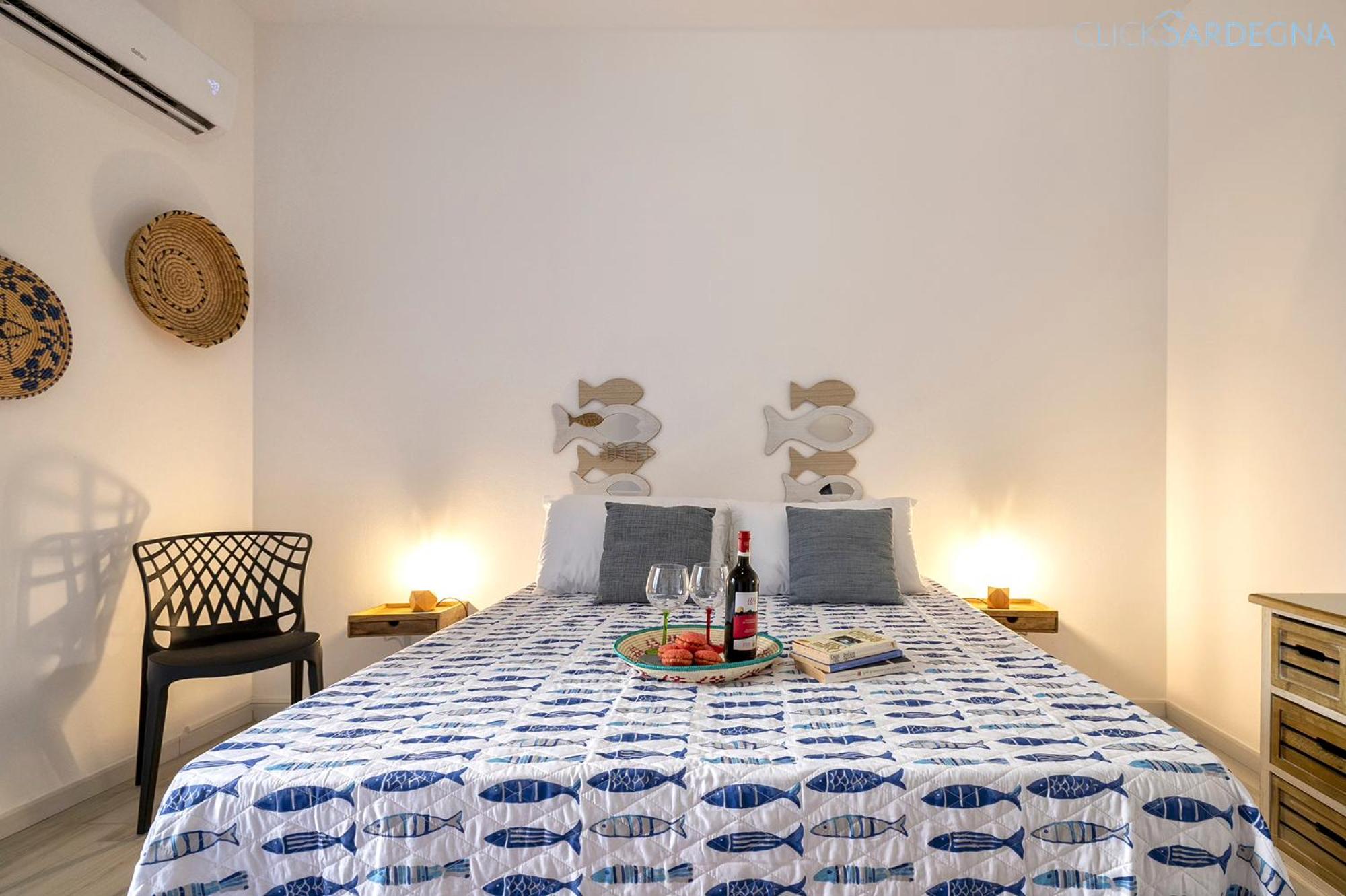 HiddenGarden apartment with garden and jacuzzi in the center of the city of Alghero