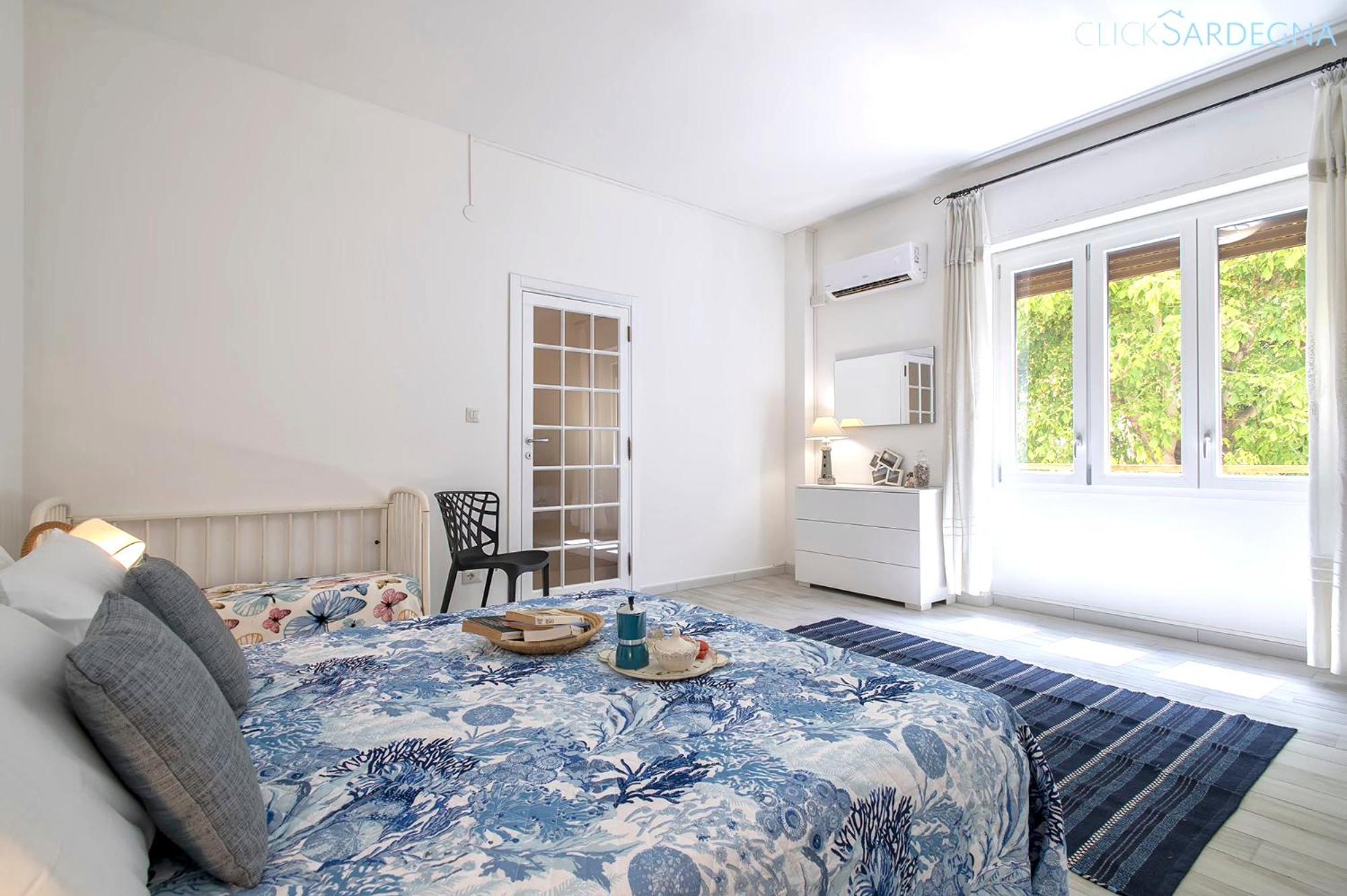 HiddenGarden apartment with garden and jacuzzi in the center of the city of Alghero