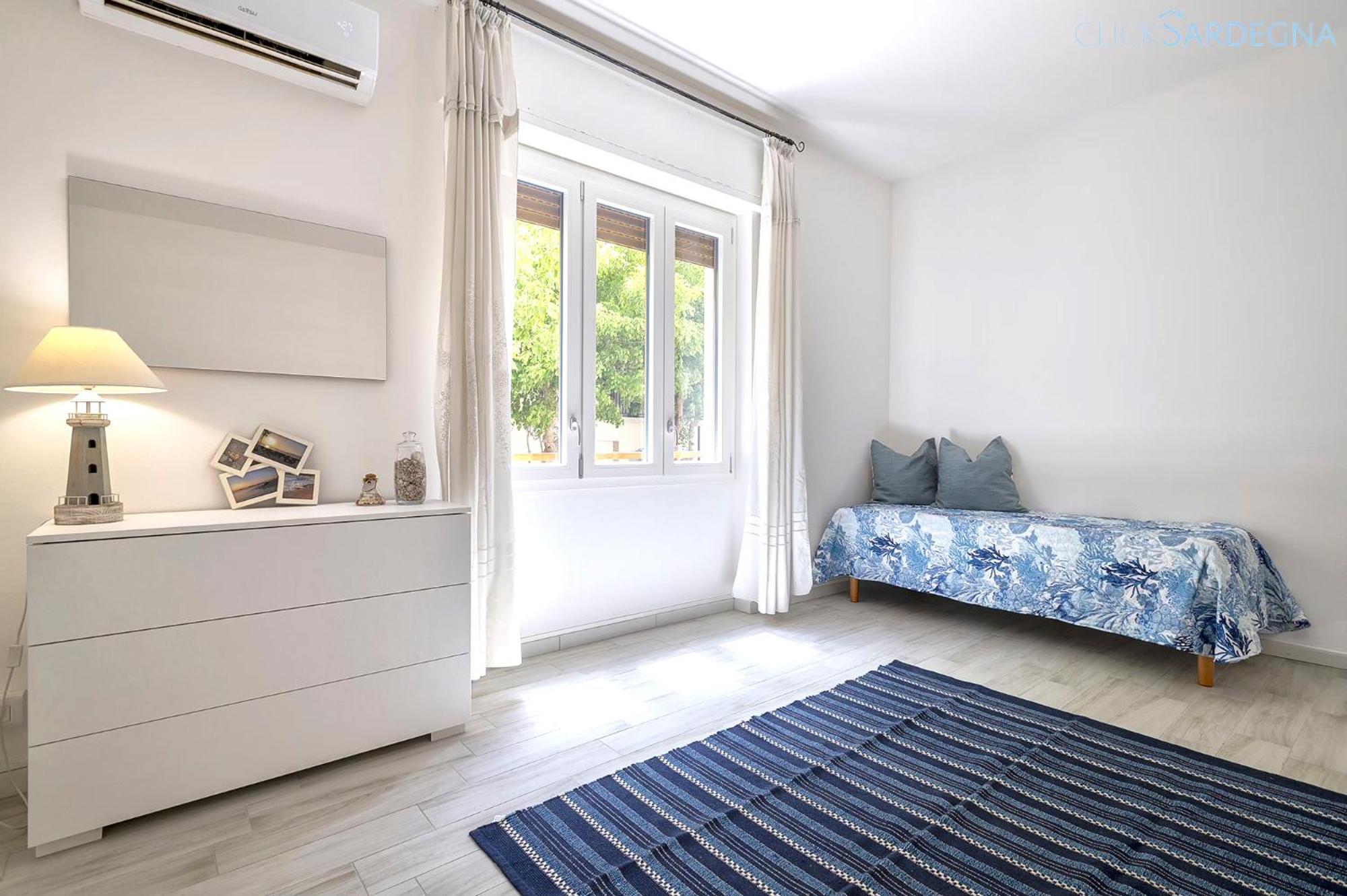 HiddenGarden apartment with garden and jacuzzi in the center of the city of Alghero