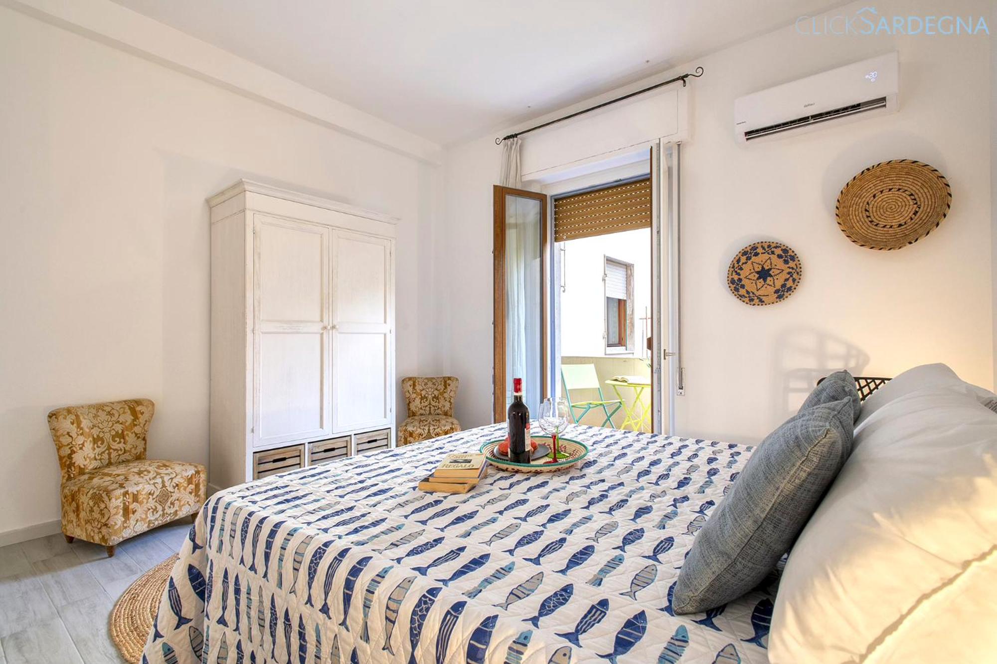 HiddenGarden apartment with garden and jacuzzi in the center of the city of Alghero