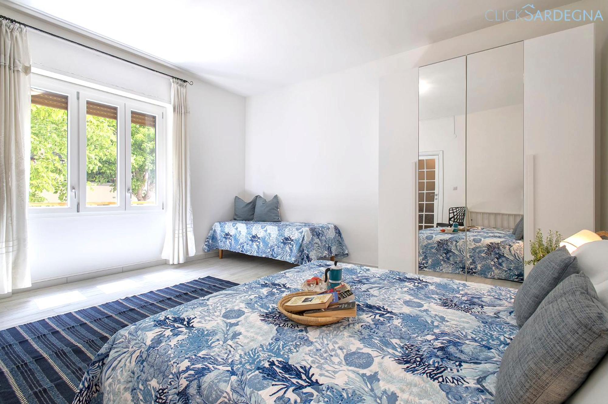 HiddenGarden apartment with garden and jacuzzi in the center of the city of Alghero