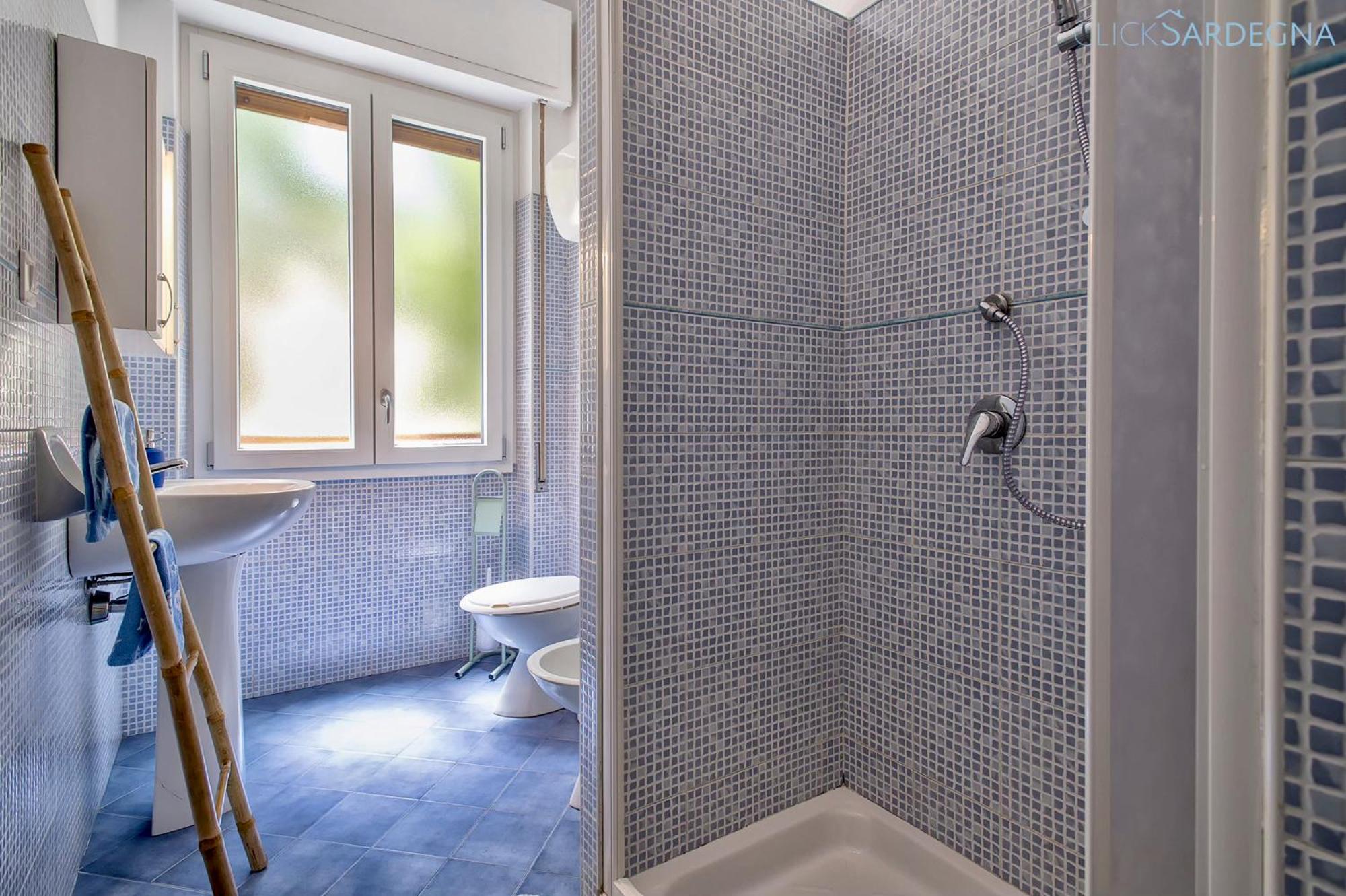 HiddenGarden apartment with garden and jacuzzi in the center of the city of Alghero