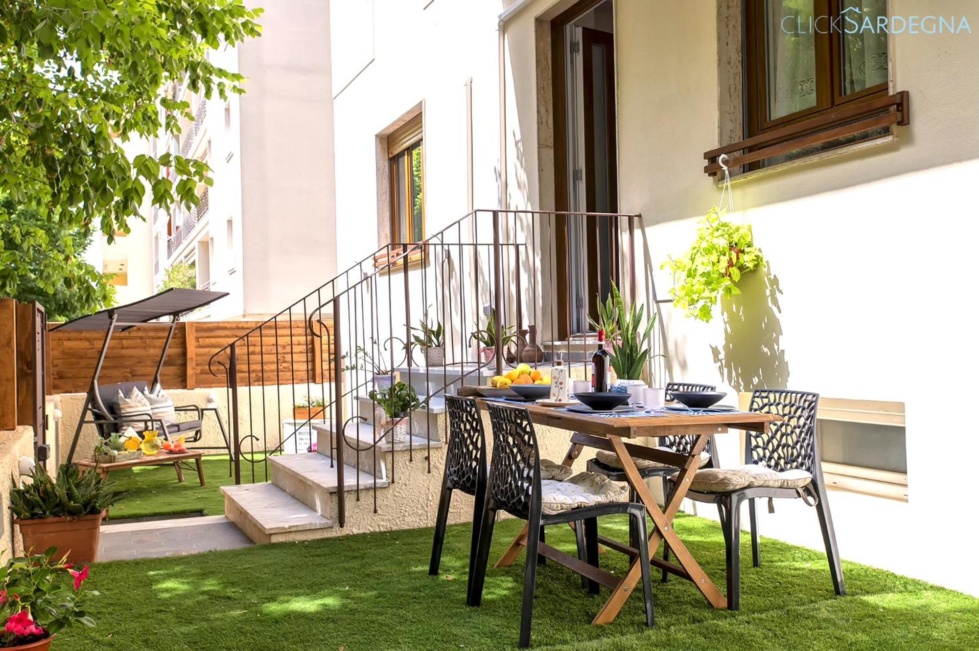 HiddenGarden apartment with garden and jacuzzi in the center of the city of Alghero