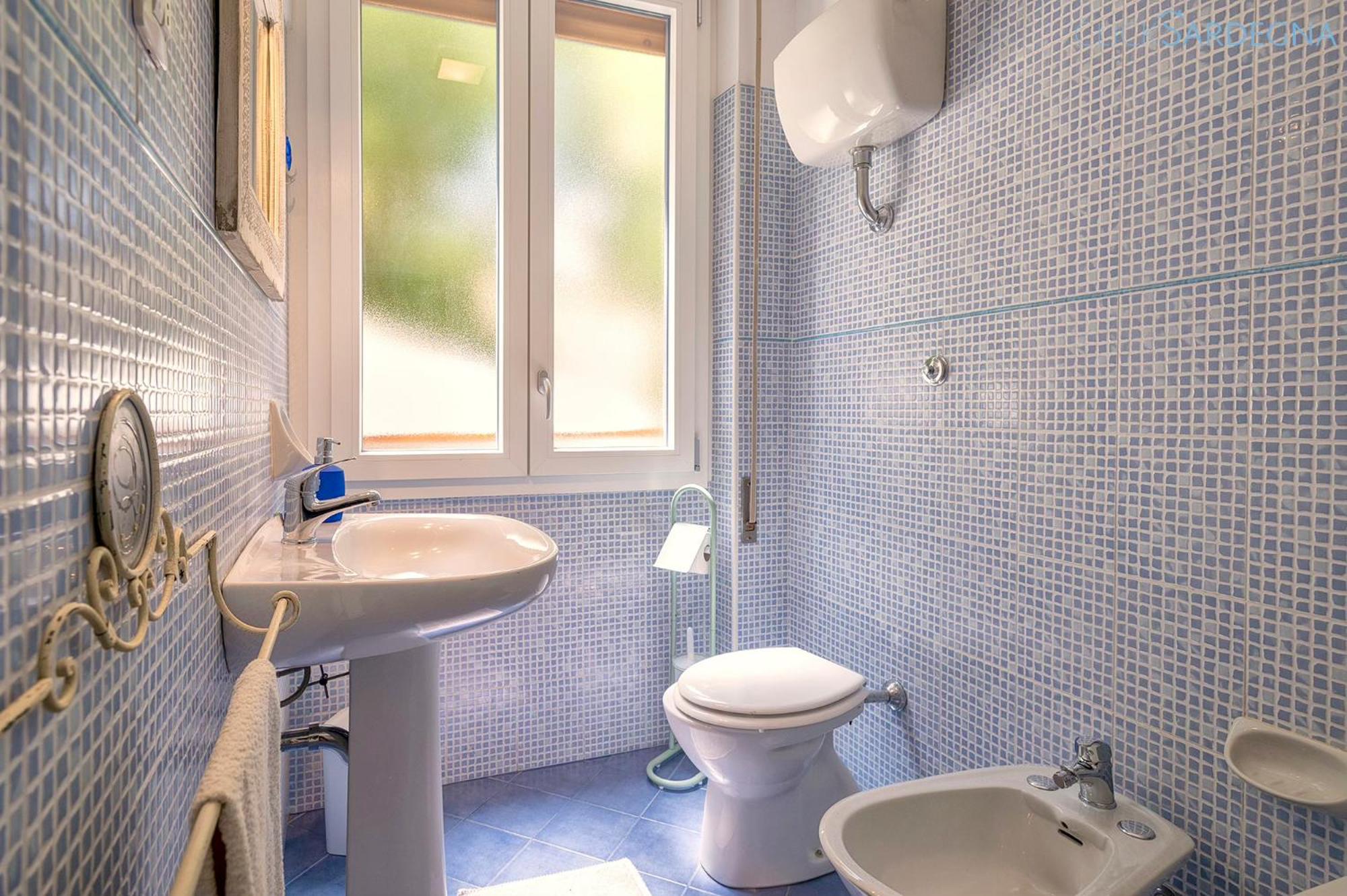 HiddenGarden apartment with garden and jacuzzi in the center of the city of Alghero