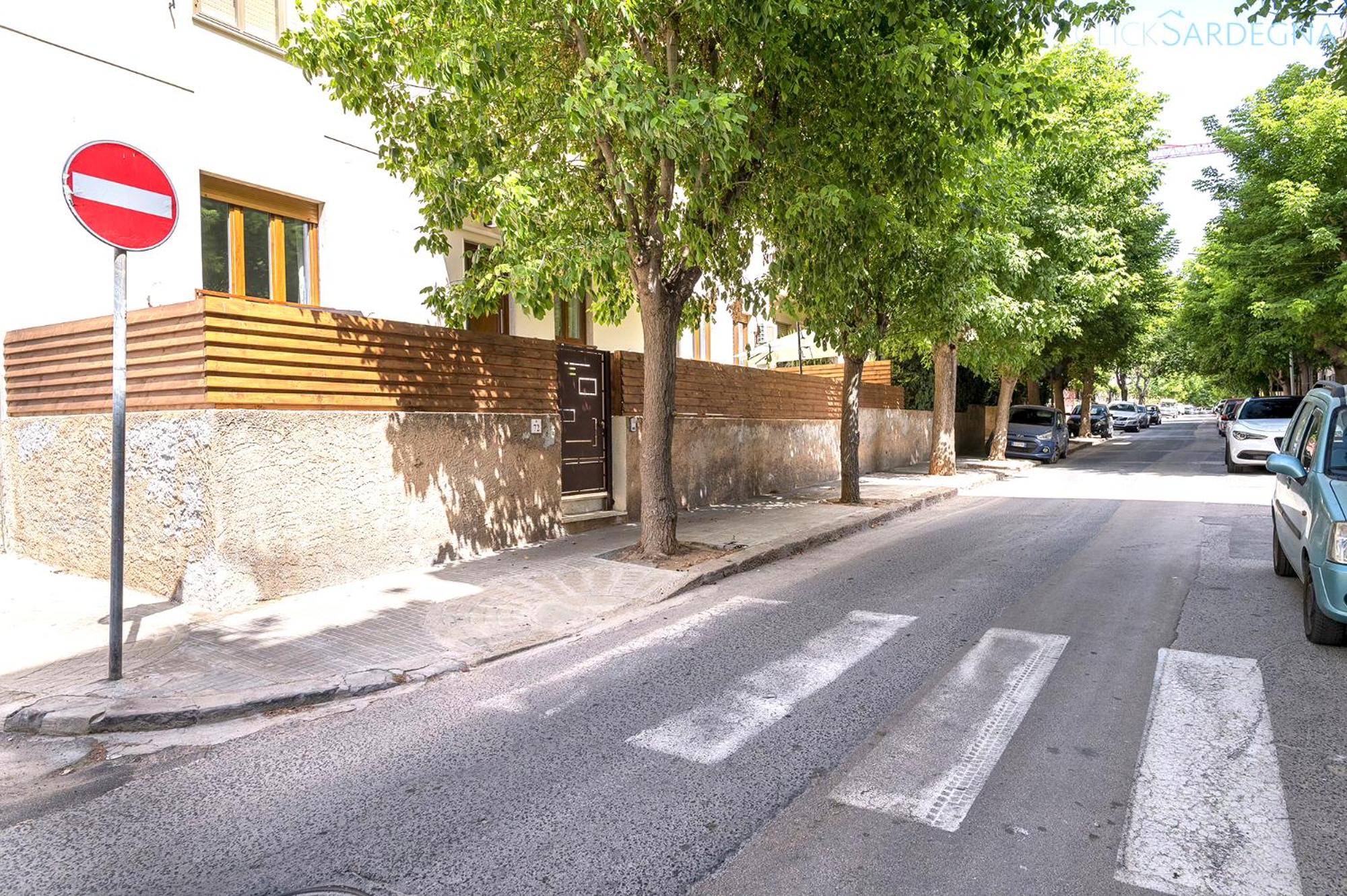 HiddenGarden apartment with garden and jacuzzi in the center of the city of Alghero