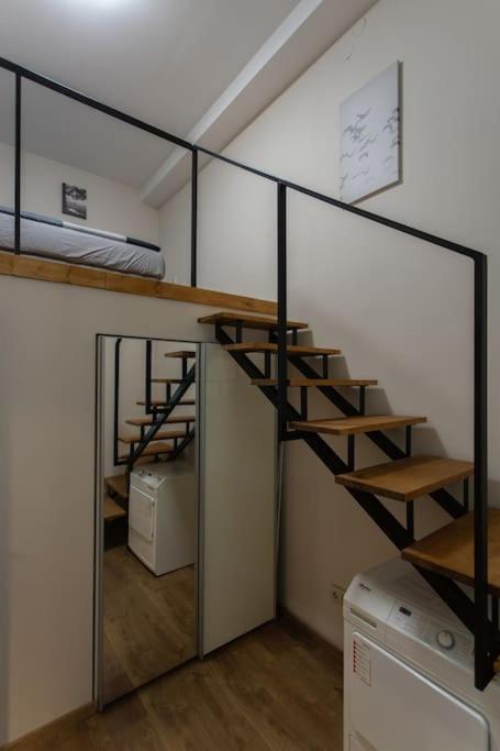 Quiet and Stylish City Park Flat