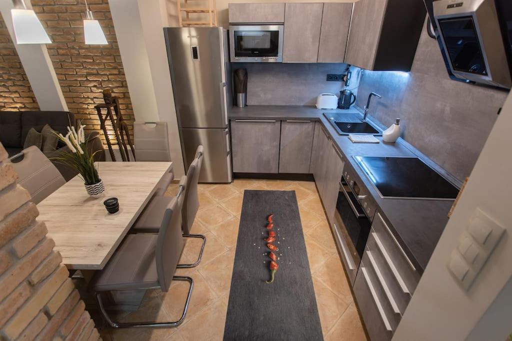 Quiet and Stylish City Park Flat