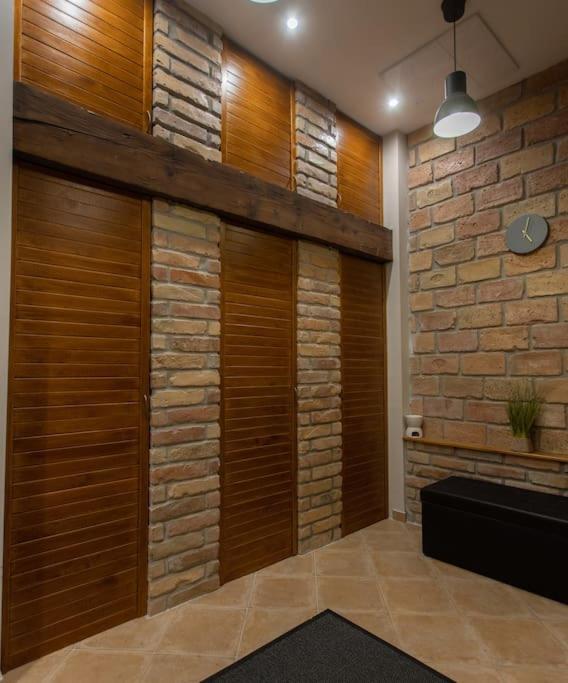 Quiet and Stylish City Park Flat