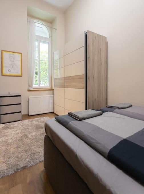 Quiet and Stylish City Park Flat