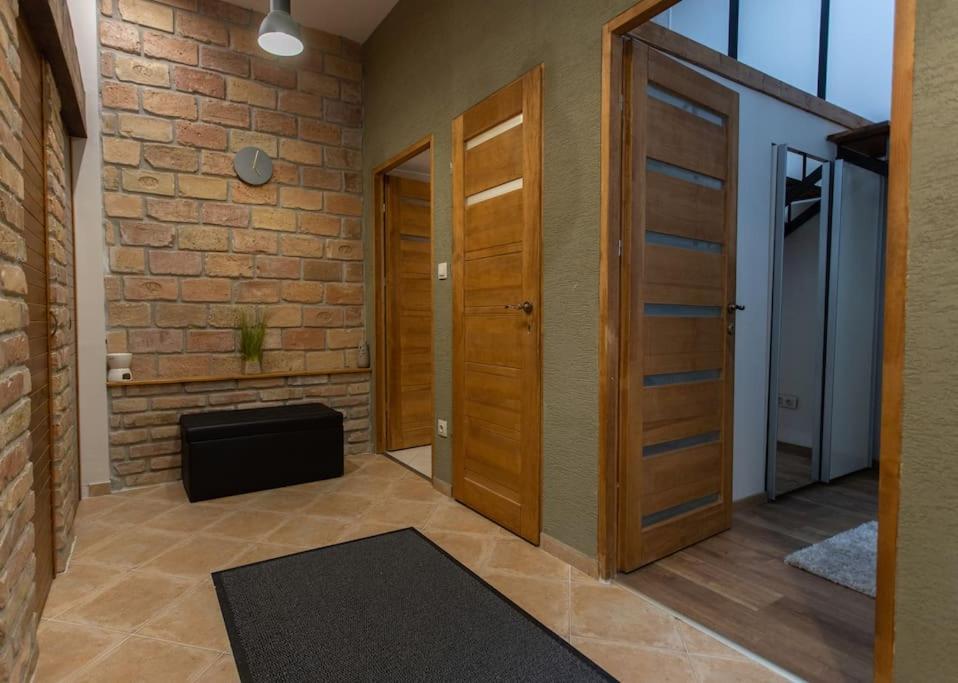Quiet and Stylish City Park Flat