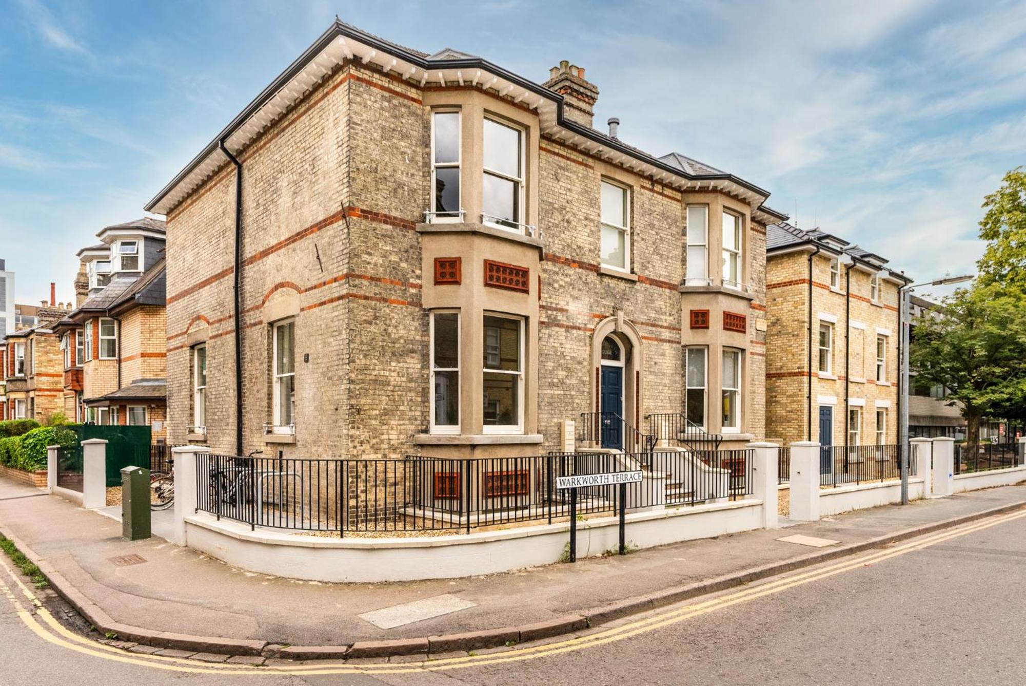 Tailored Stays - Central Cambridge, Warkworth Lodge
