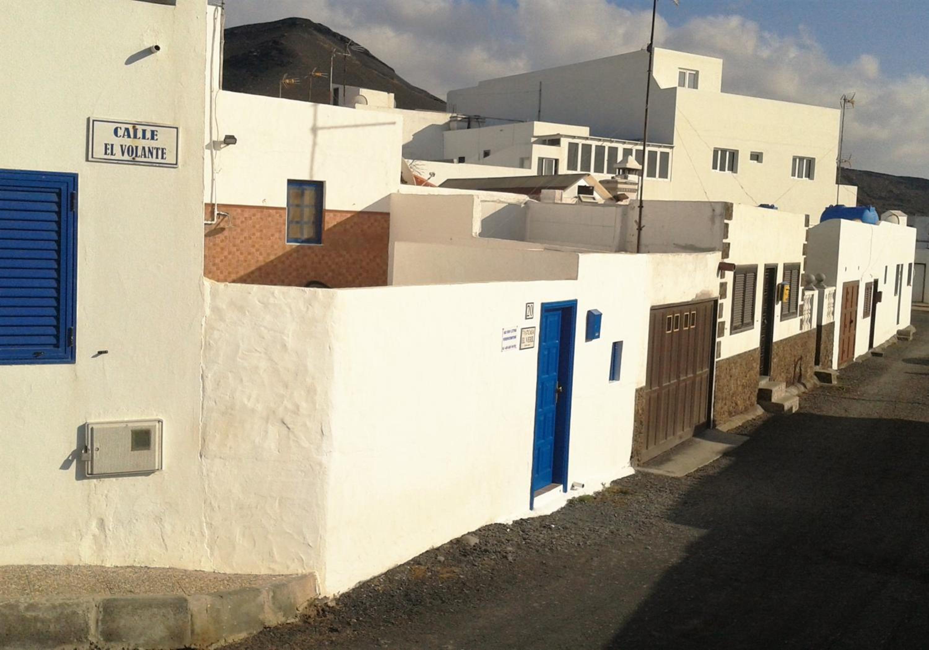 Cozy House in El Golfo + Terrace