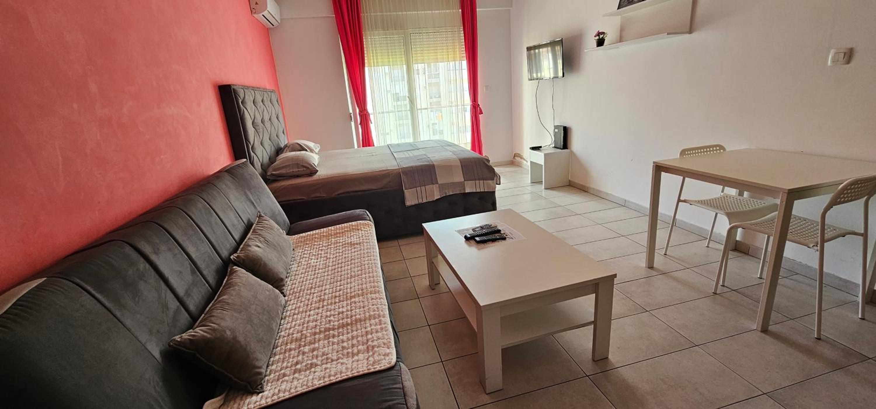 Naki apartmani