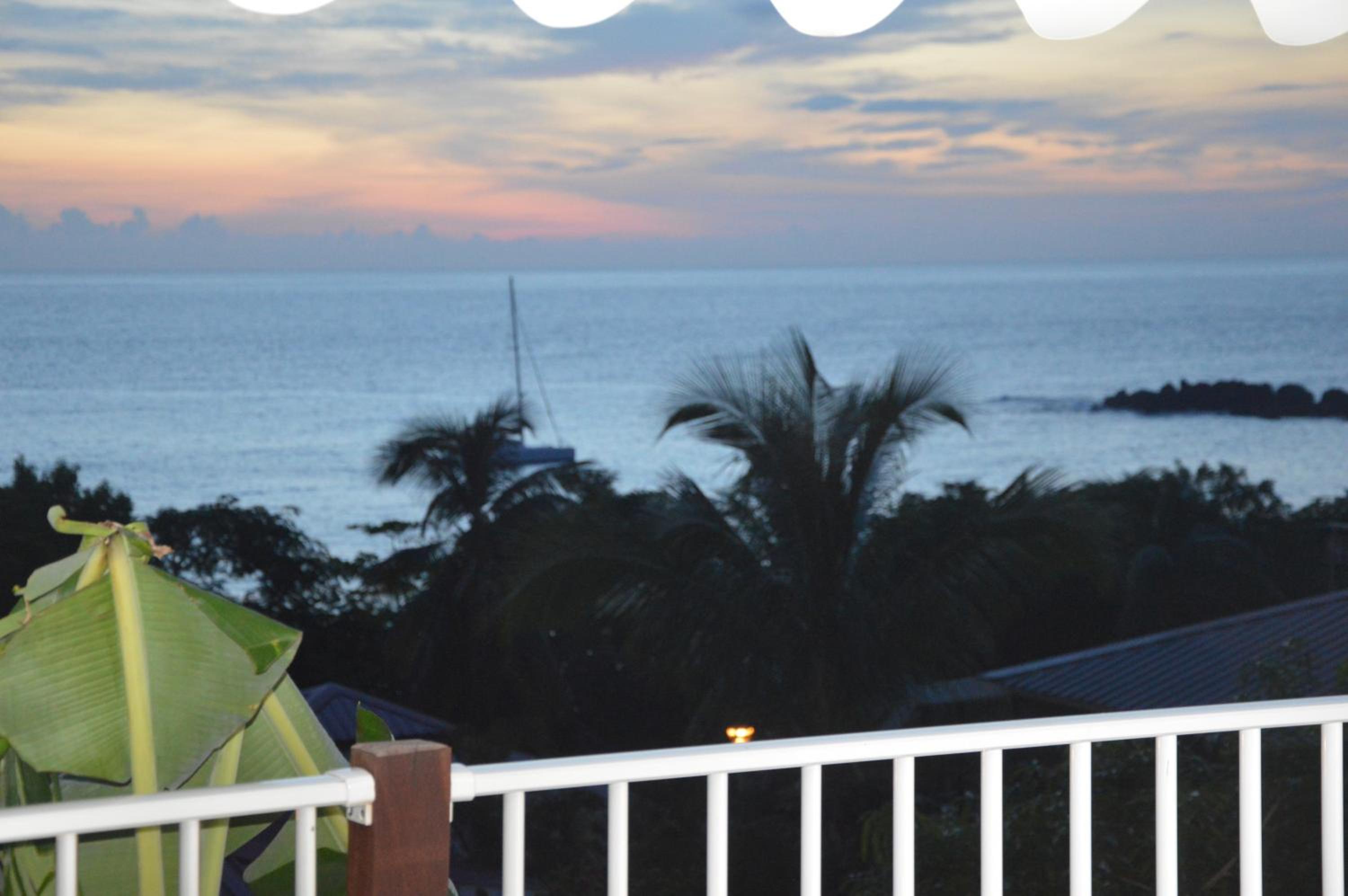 Bungalow confortable à Bouillante avec vue sur la mer view 3