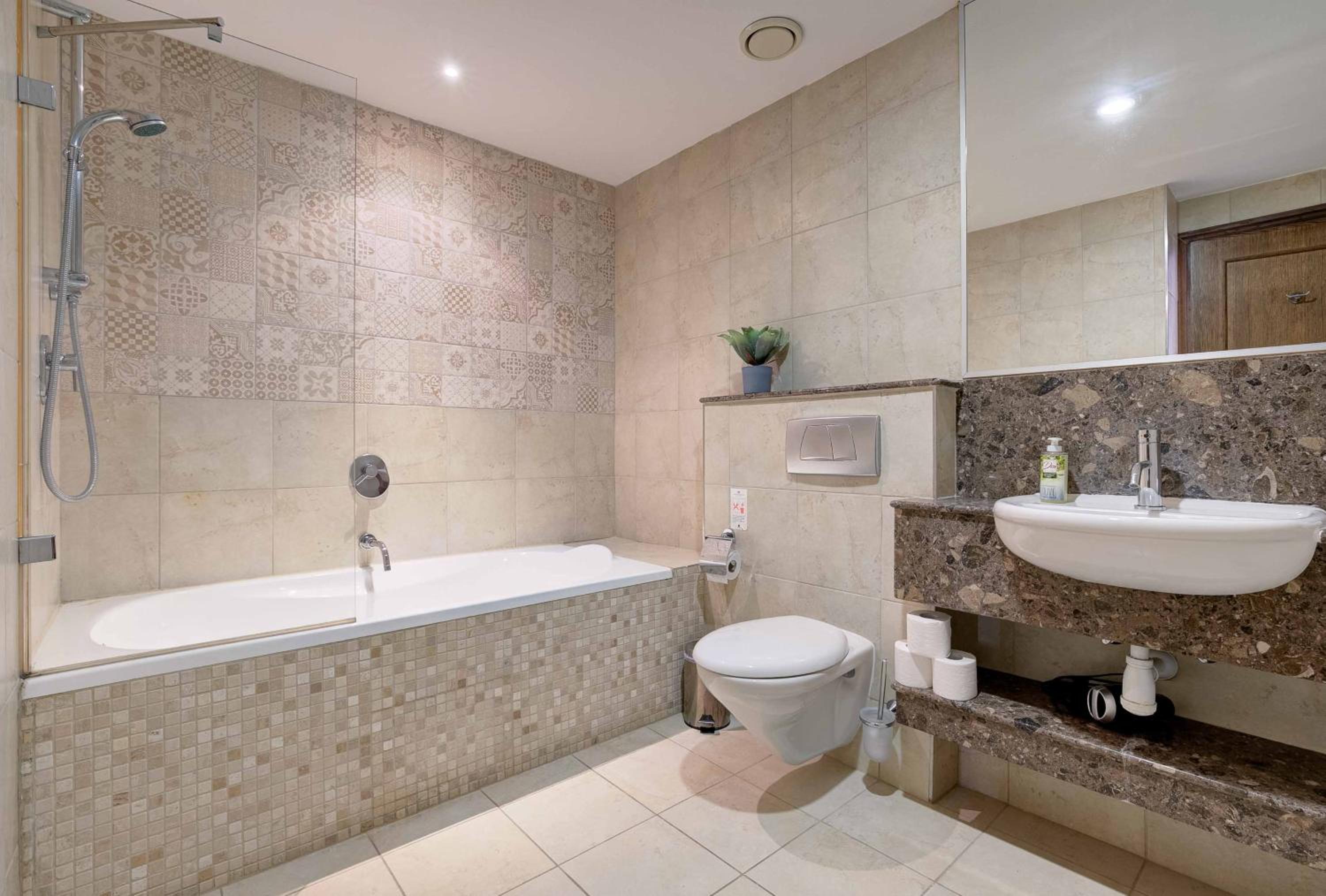 Aphrodite Hills 2 bed flat L02