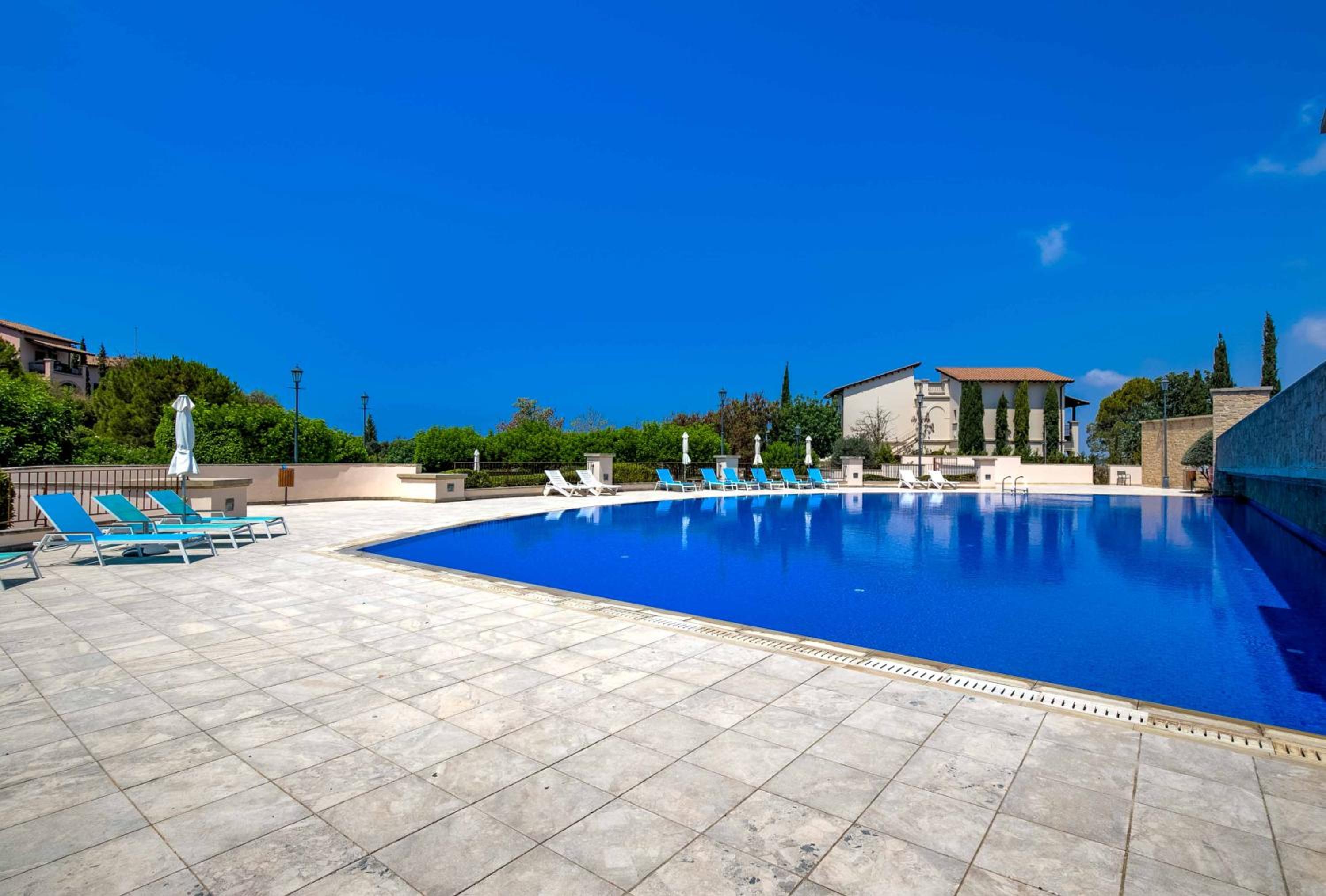 Aphrodite Hills 2 bed flat L02
