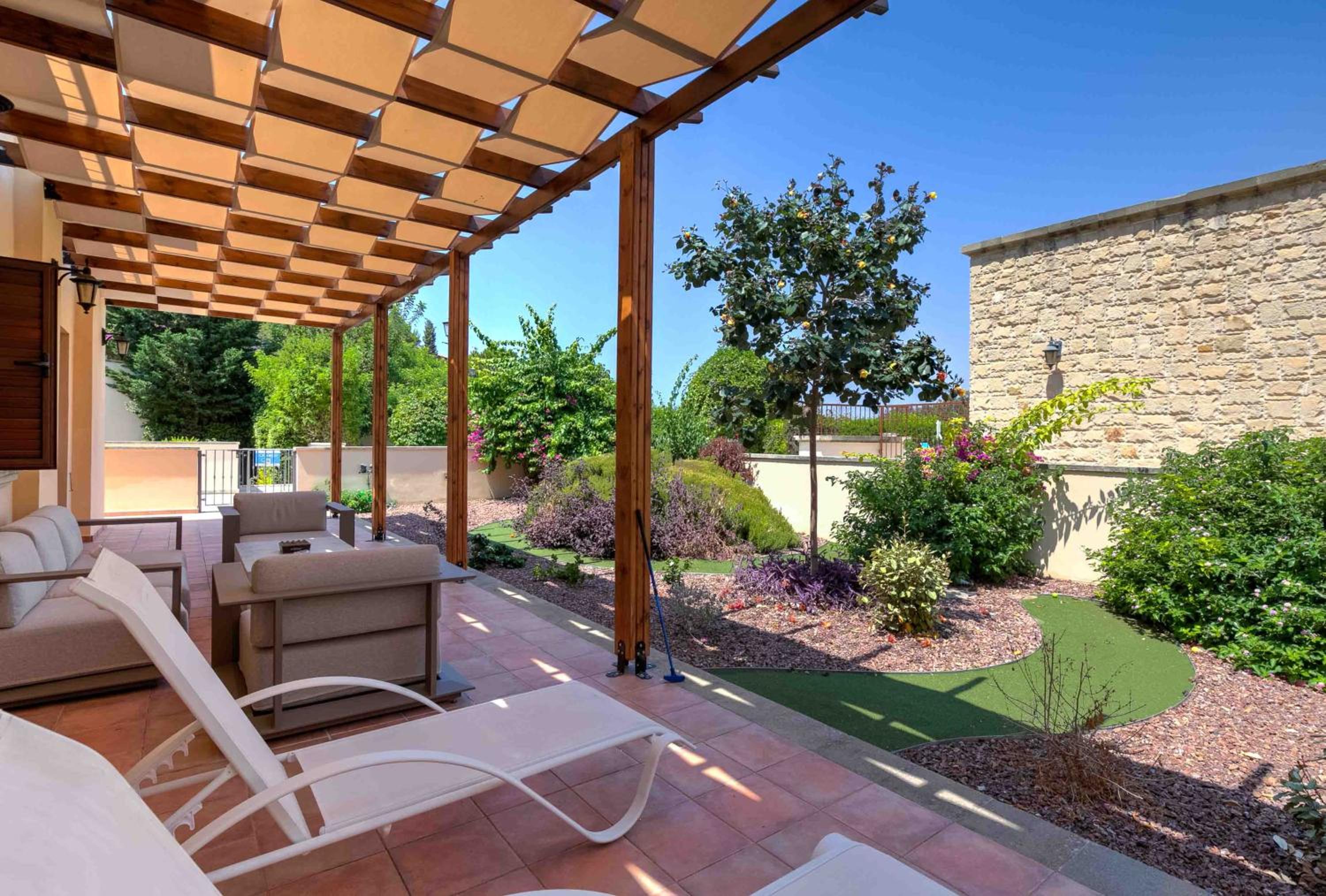 Aphrodite Hills 2 bed flat L02