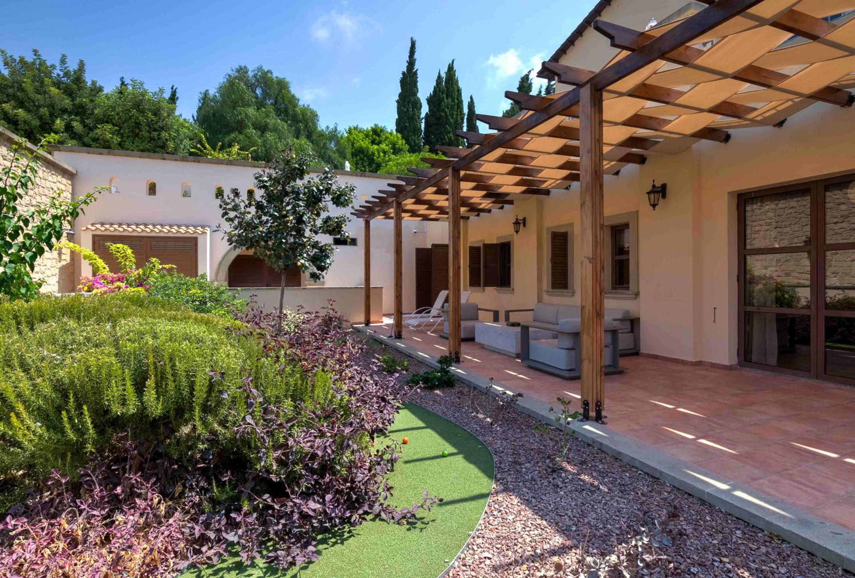 Aphrodite Hills 2 bed flat L02