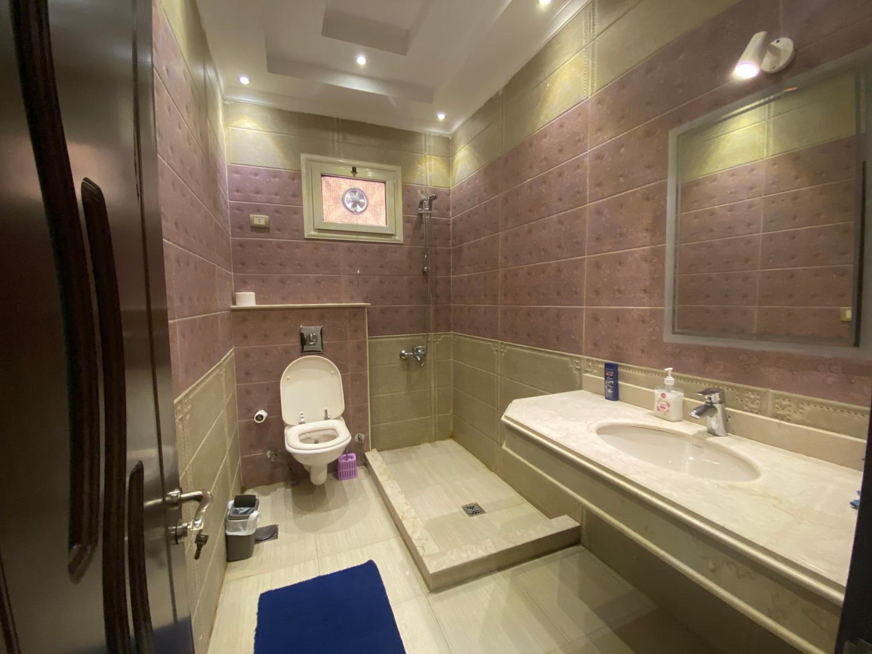 Comfy Basement Apartment with Private Patio and Garden