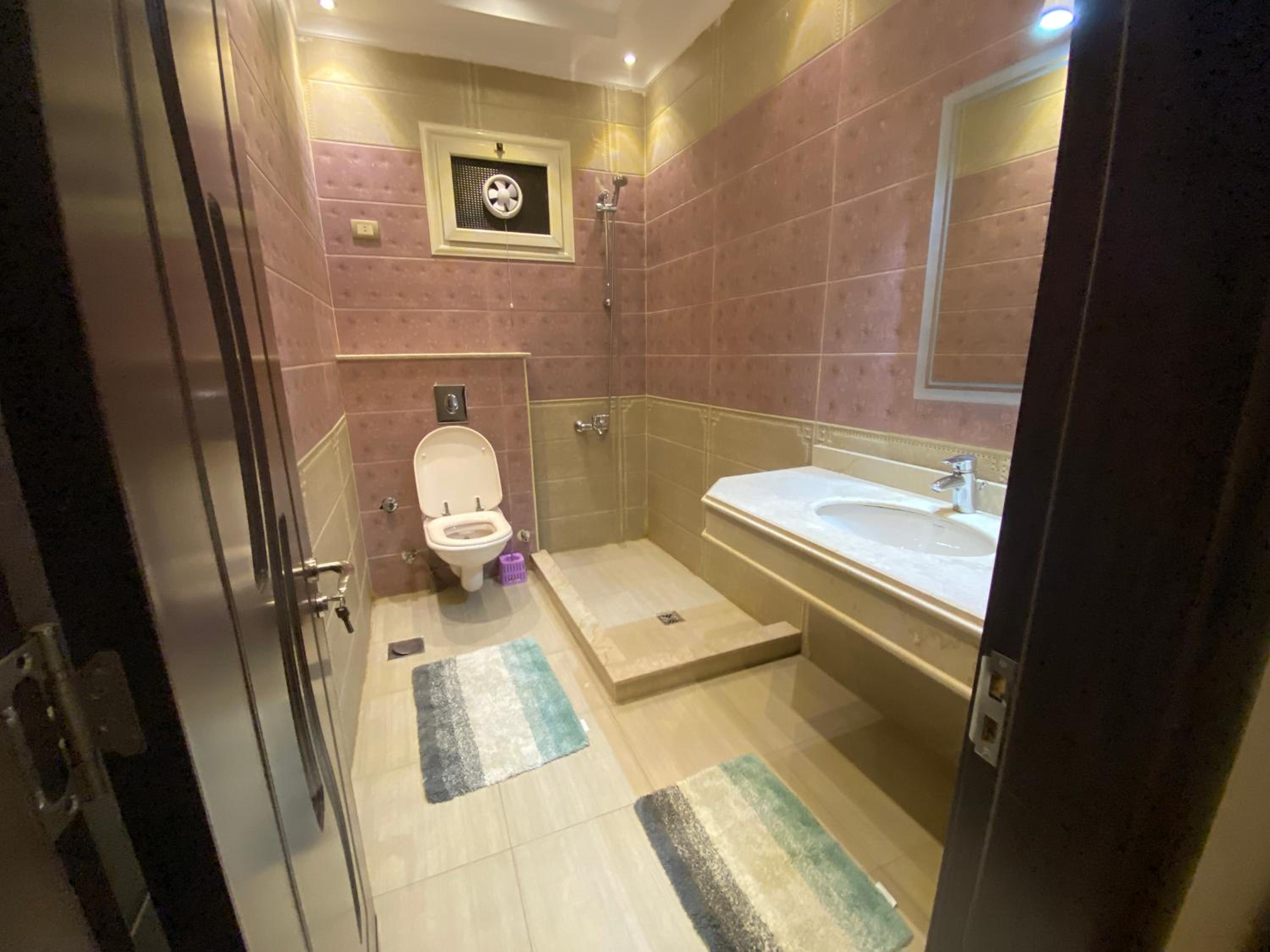Comfy Basement Apartment with Private Patio and Garden