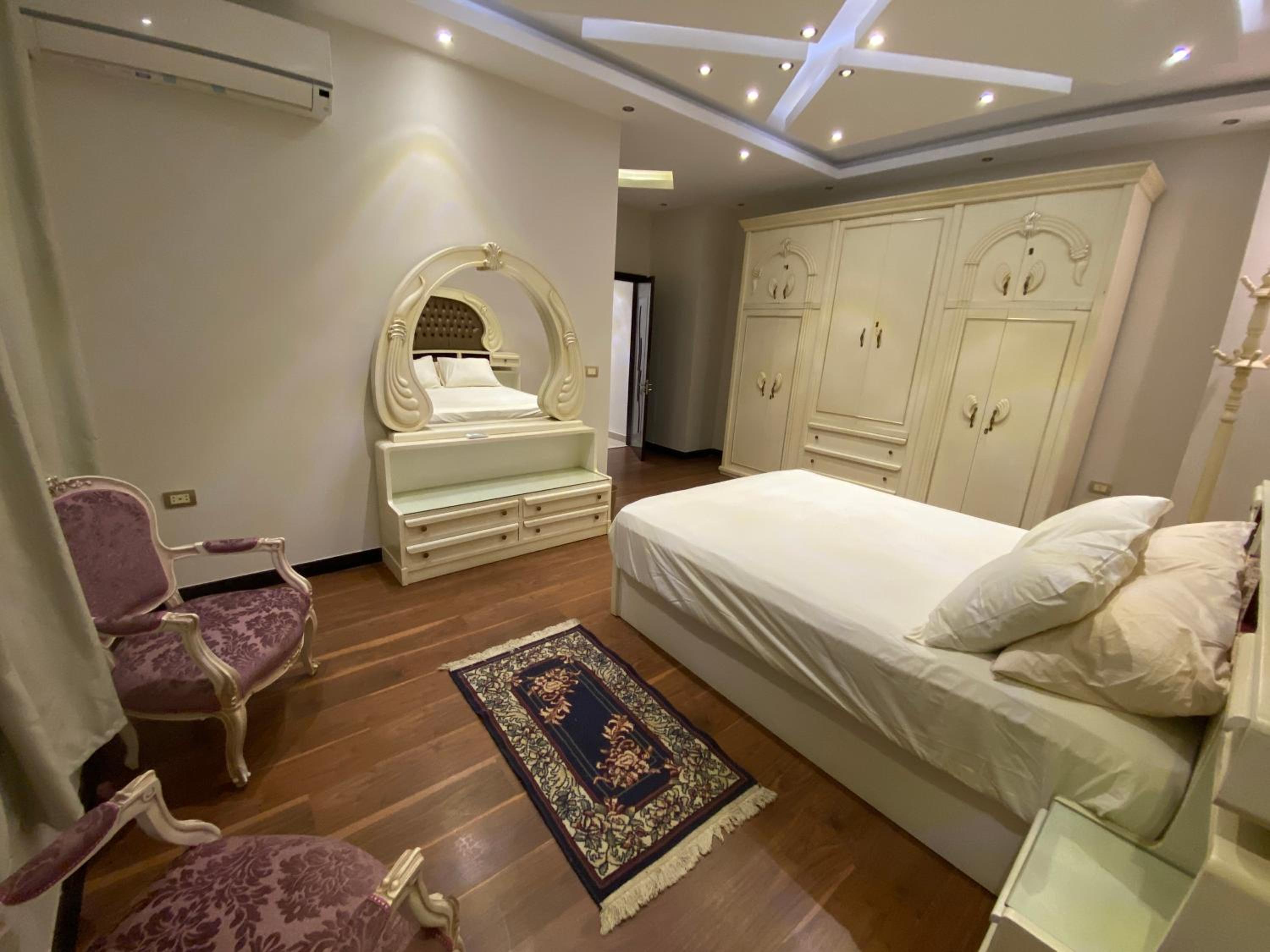Comfy Basement Apartment with Private Patio and Garden