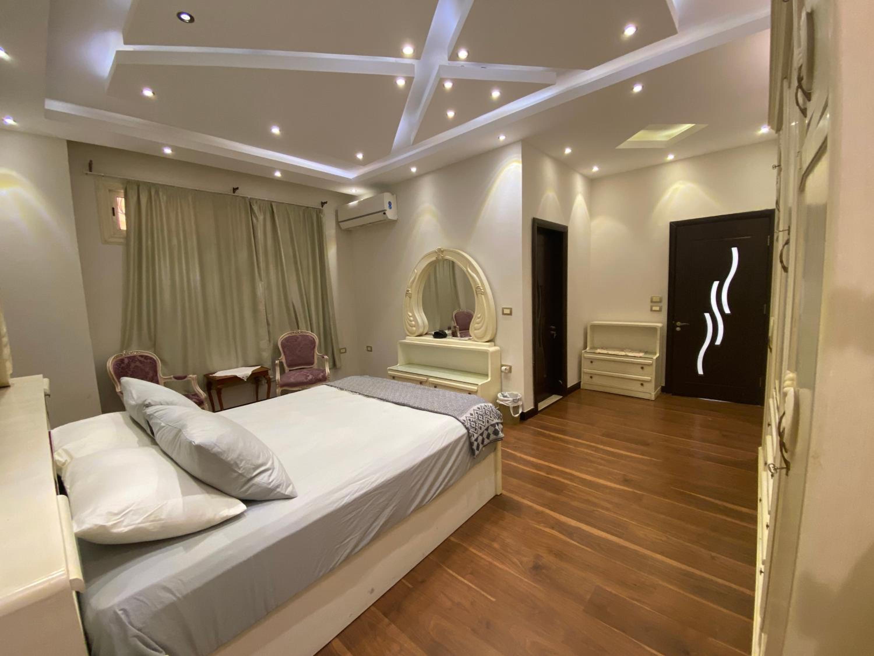 Comfy Basement Apartment with Private Patio and Garden