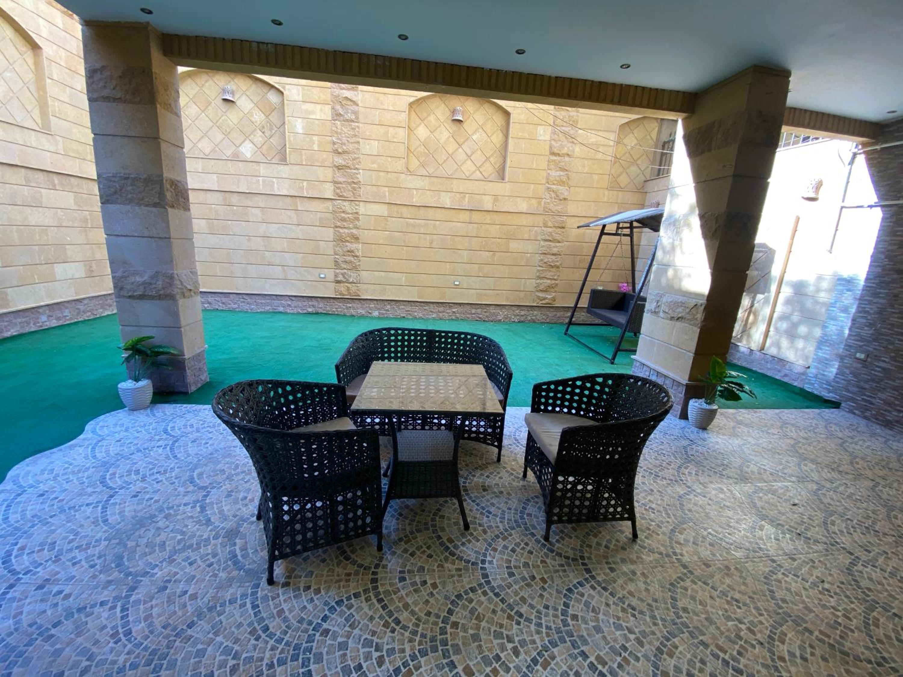 Comfy Basement Apartment with Private Patio and Garden